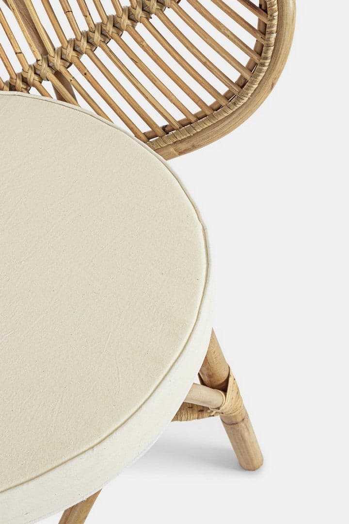 Sedia "Flores" con rattan, per arredo interno con braccioli, 77 x 62 x h 93 cm in Sedie Decor Space - Altamura, commercioVirtuoso.it
