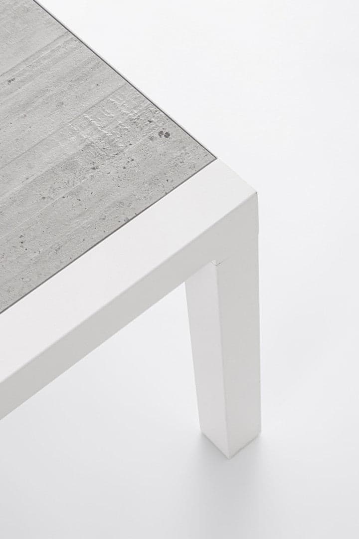 Tavolo "Kledi" piano in ceramica, struttura in alluminio per esterno da 120 x 70 cm in Tavoli standard Decor Space - Altamura, commercioVirtuoso.it