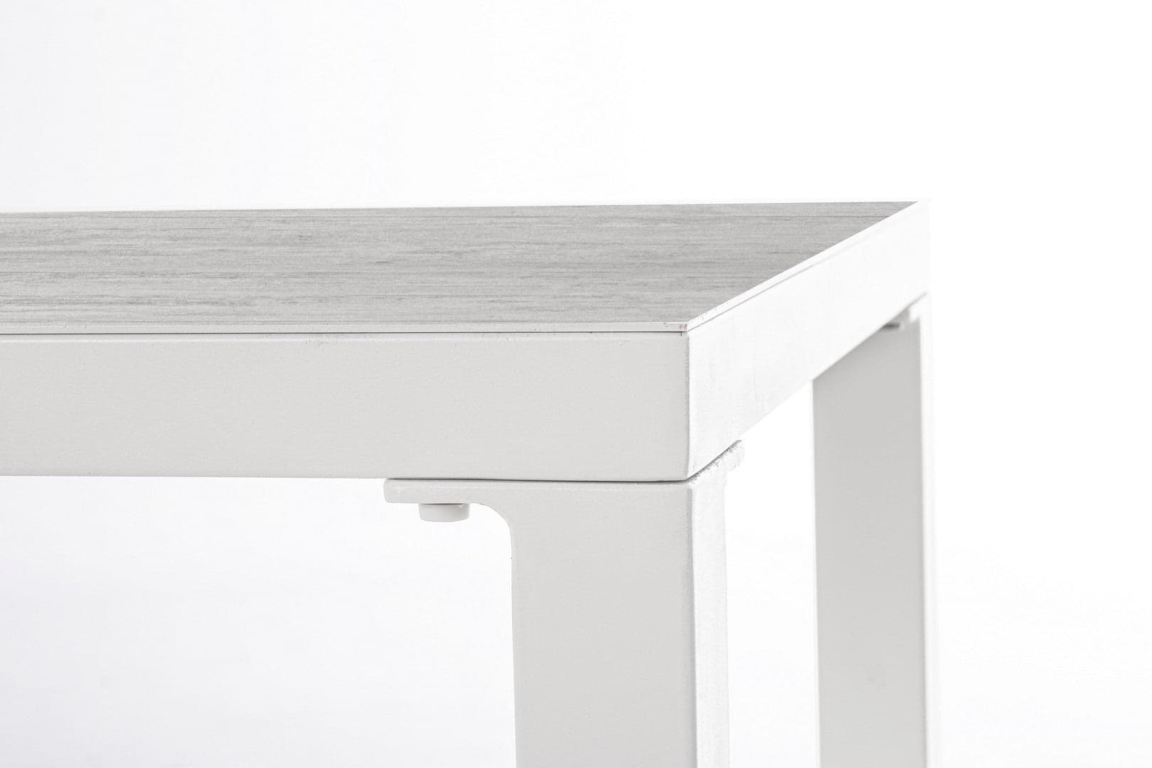 Tavolo "Kledi" piano in ceramica, struttura in alluminio per esterno da 120 x 70 cm in Tavoli standard Decor Space - Altamura, commercioVirtuoso.it