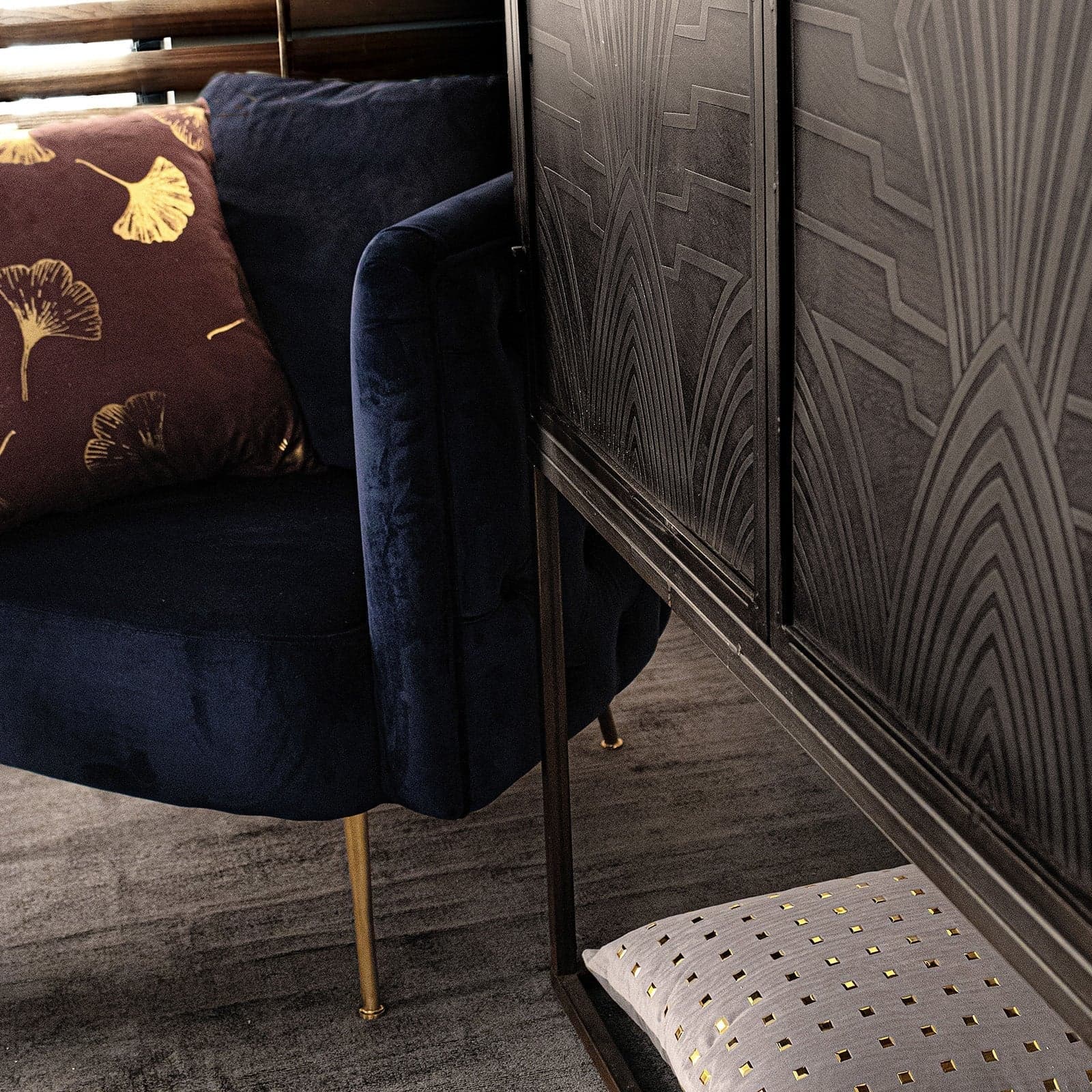 Poltrona "Tenbury" in velluto Blu tipo Chester h 80 cm arredamento per salotto moderno in Poltrone Decor Space - Altamura, commercioVirtuoso.it