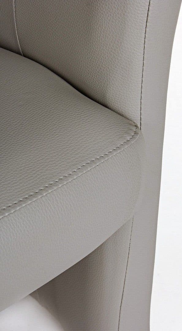 Poltrona "Rita" per interno, Struttura In Legno Di Pino E Compensato, Rivestimento In Similpelle 94% Pvc 6% Poliuretano 64,5 x 59,5 x 78h cm in Poltrone Decor Space - Altamura, commercioVirtuoso.it