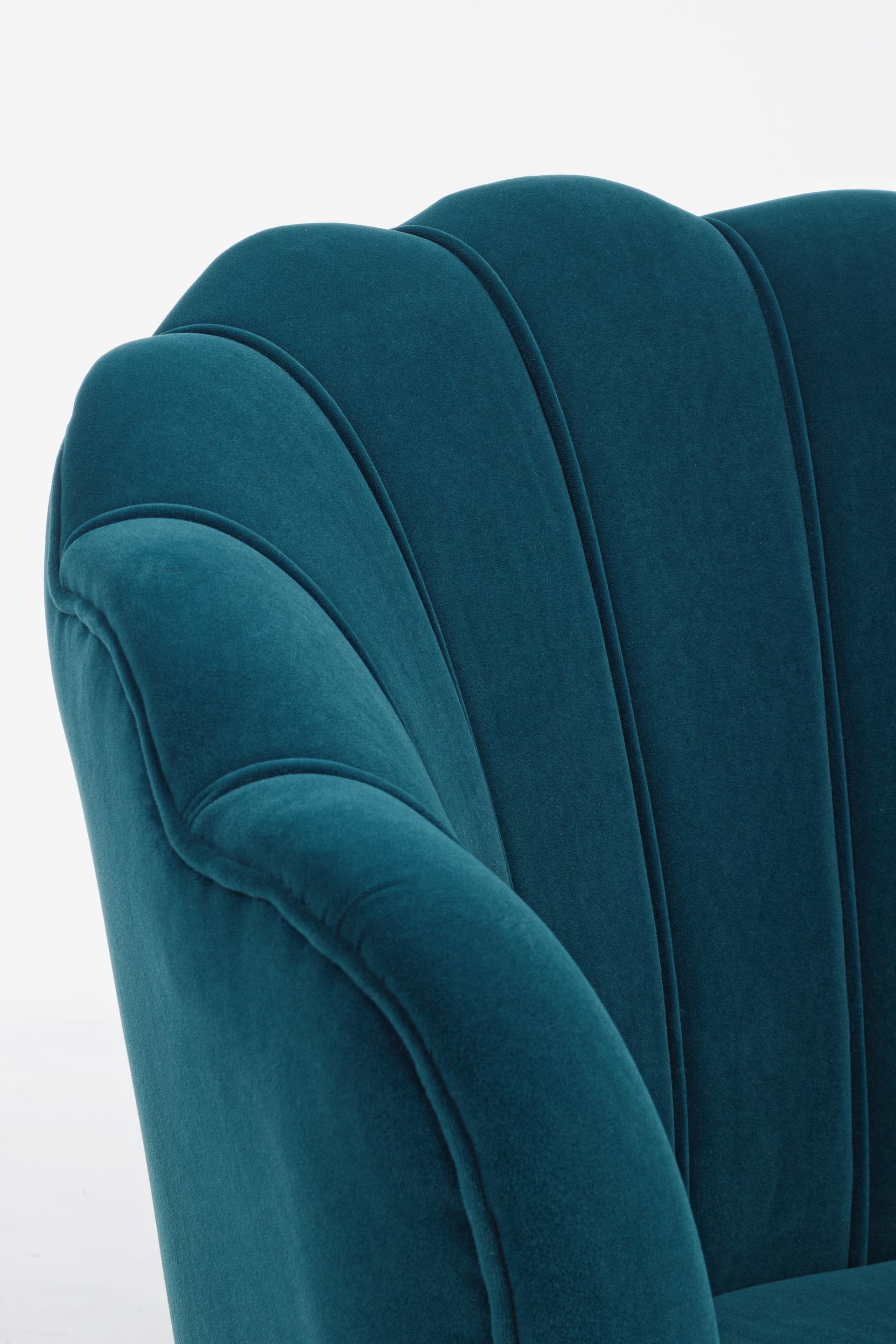 Poltrona a conchiglia "Gigliola" in velluto anticato h 77 cm arredamento salotto moderno in Poltrone Decor Space - Altamura, commercioVirtuoso.it