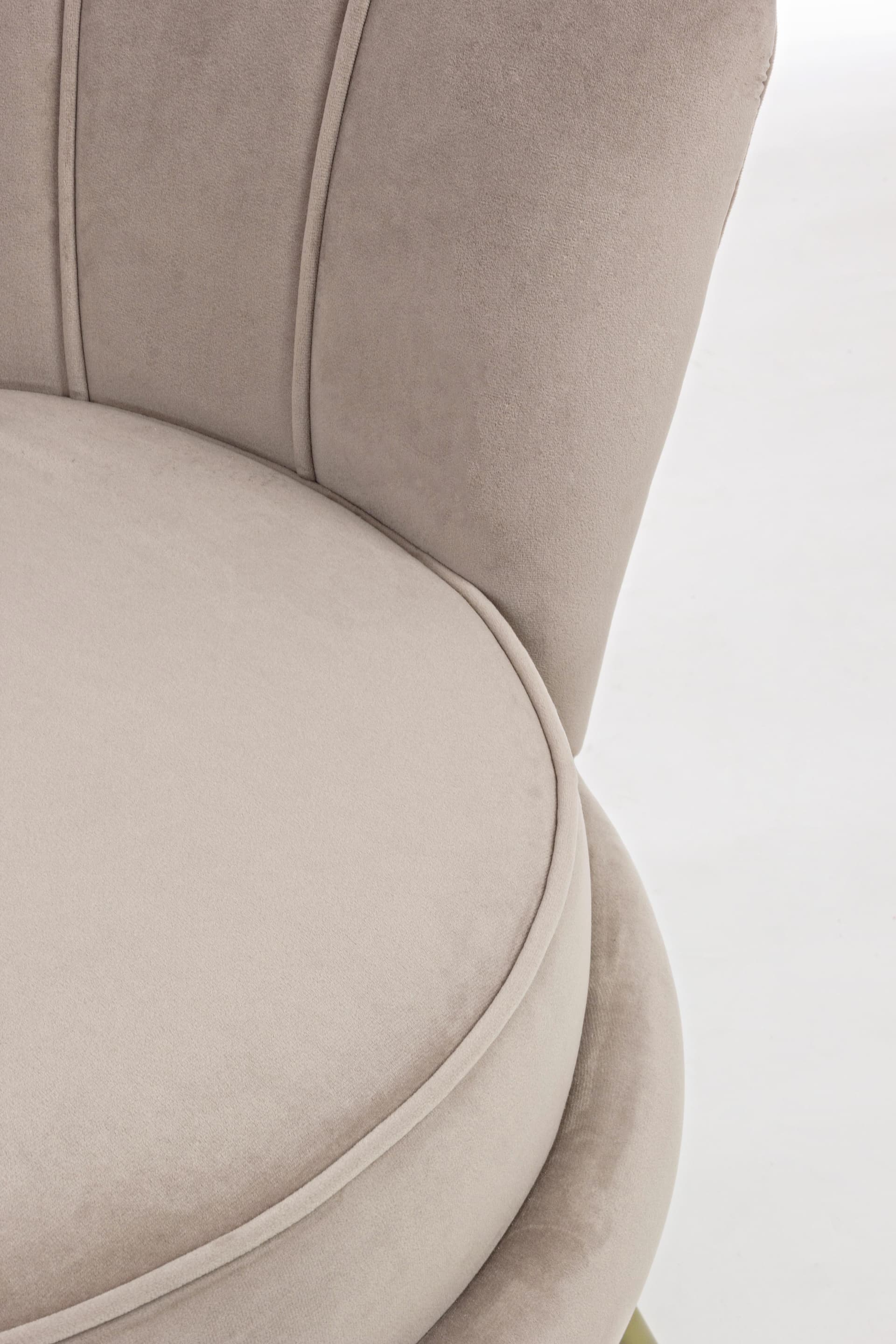 Poltrona a conchiglia "Gigliola" in velluto anticato h 77 cm arredamento salotto moderno in Poltrone Decor Space - Altamura, commercioVirtuoso.it
