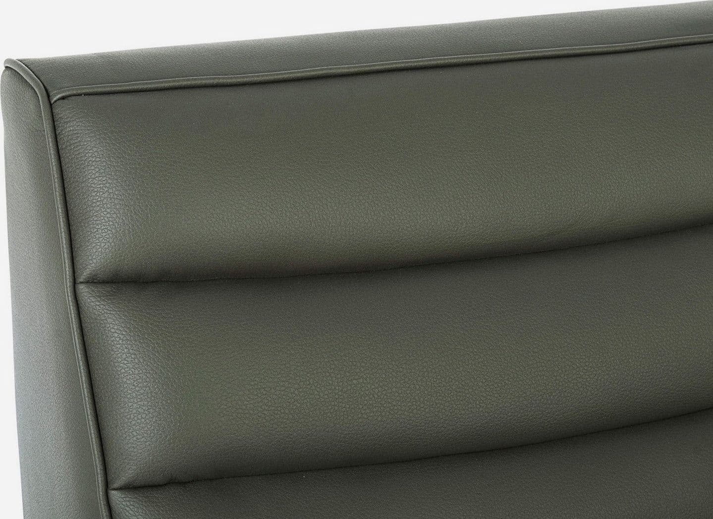 Poltrona "Magnus" per interno, Struttura In Legno Compensato E Mdf 76 x 89 x 79h cm in Poltrone Decor Space - Altamura, commercioVirtuoso.it