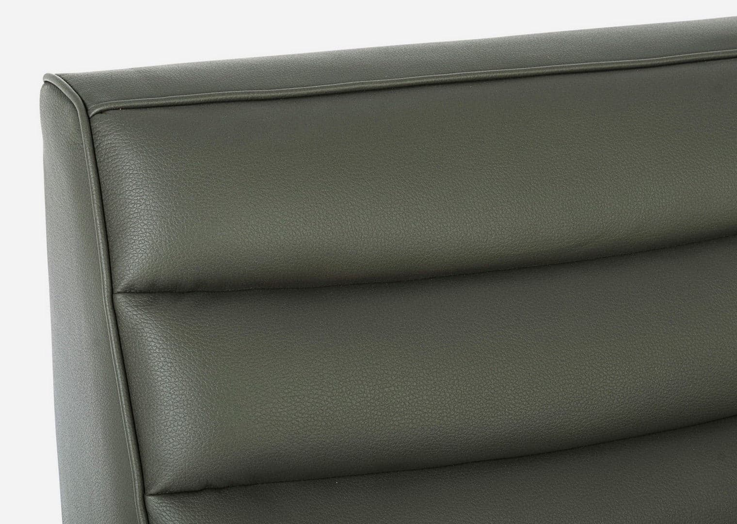 Poltrona "Magnus" per interno, Struttura In Legno Compensato E Mdf 76 x 89 x 79h cm in Poltrone Decor Space - Altamura, commercioVirtuoso.it