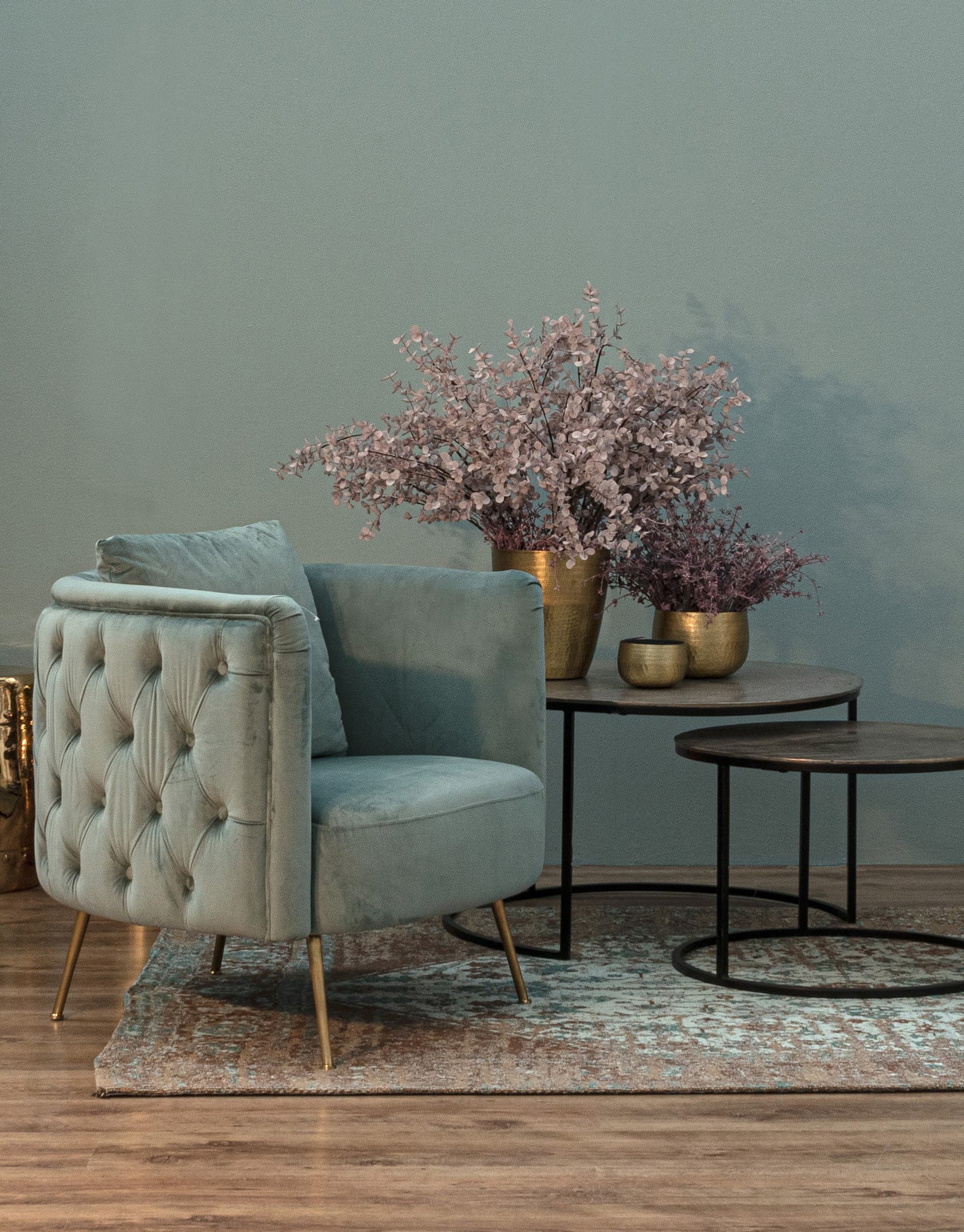 Poltrona "Tenbury" in velluto Tiffany tipo Chester h 80 cm arredamento per salotto moderno in Poltrone Decor Space - Altamura, commercioVirtuoso.it