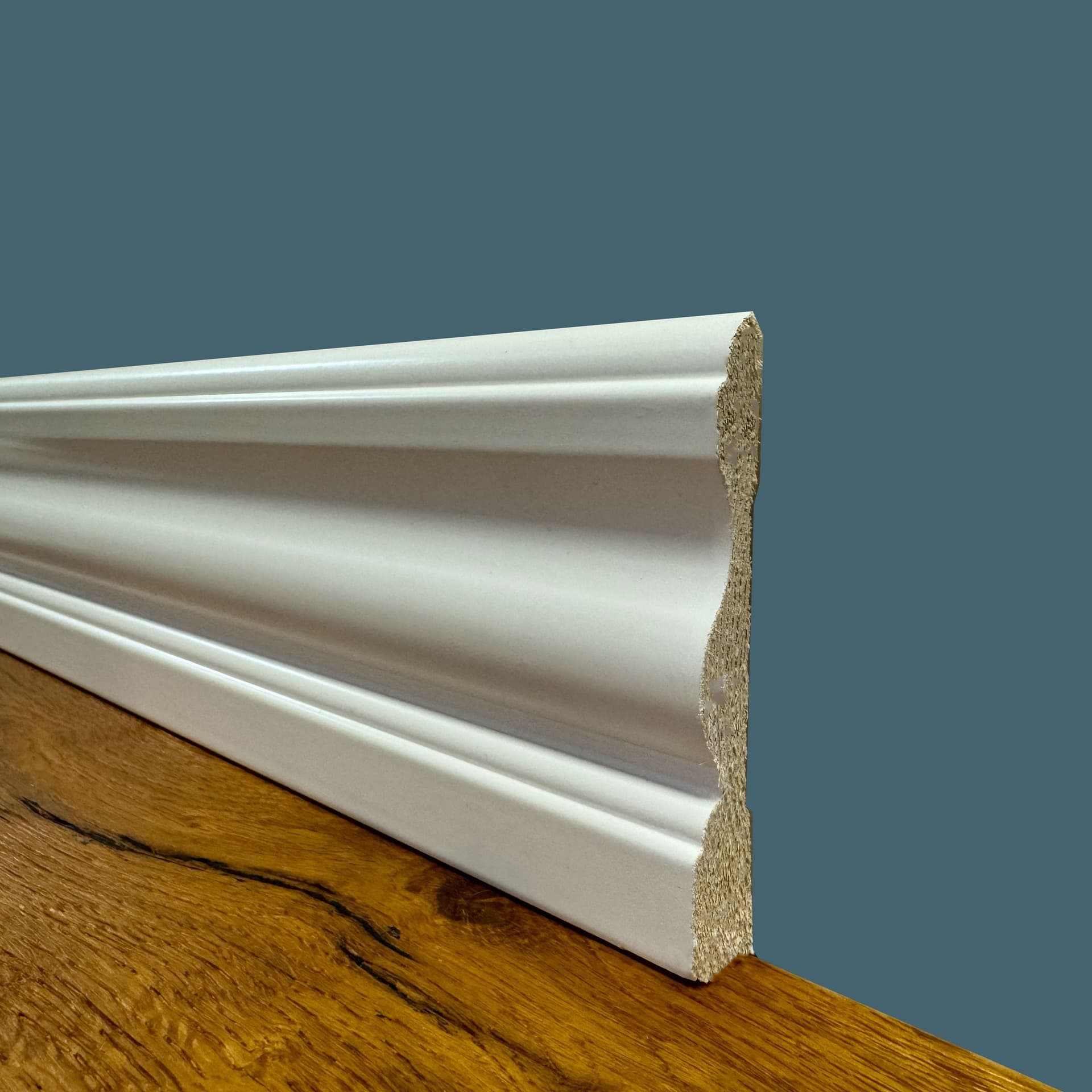 100ml di Mostrine e Battiscopa PREMIUM in legno MASSELLO mod. VITTORIANO 91x15 laccato bianco liscio - Eternal Parquet