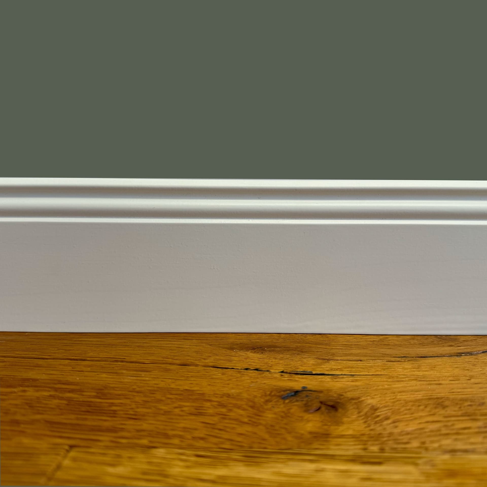 100ML di Battiscopa PREMIUM in legno MASSELLO mod.DUCALE 91x15 laccato bianco liscio - Eternal Parquet
