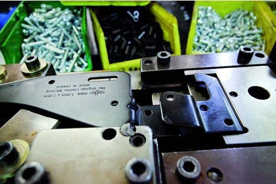 Pinza punzonatrice EDMA per alluminio profili cartongesso professionale in Tronchesi Eternal Brico - Ariano Irpino, commercioVirtuoso.it