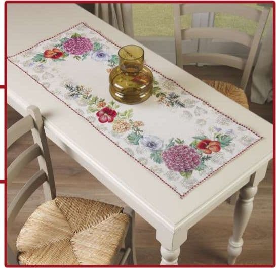Runner FLOWER in gobelin 40×100 cm – 47×140 cm – Maè – Via roma 60 – 47x140 cm – tavolo