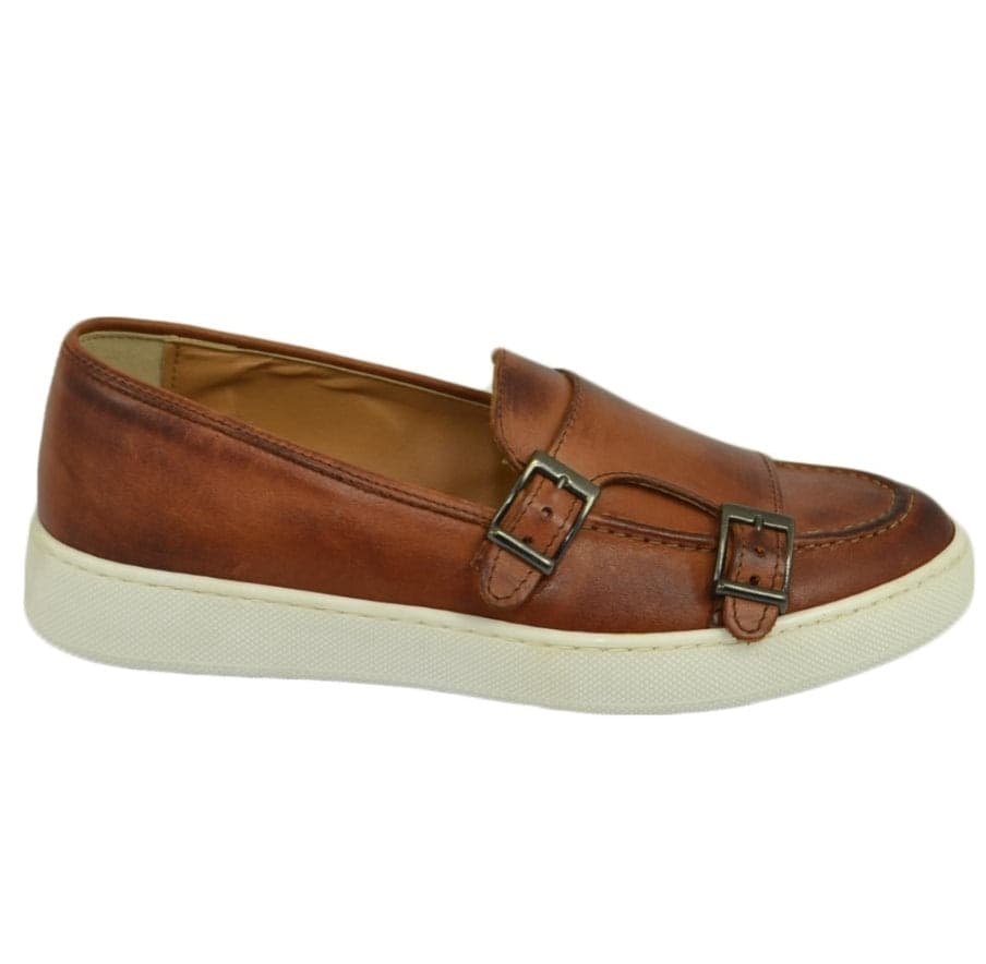 Mocassino doppia fibbia in pelle con suola sportiva - Auro Luxury Sport in Loafer e mocassini Affari di Famiglia - Sant’Angelo a Cupolo, commercioVirtuoso.it