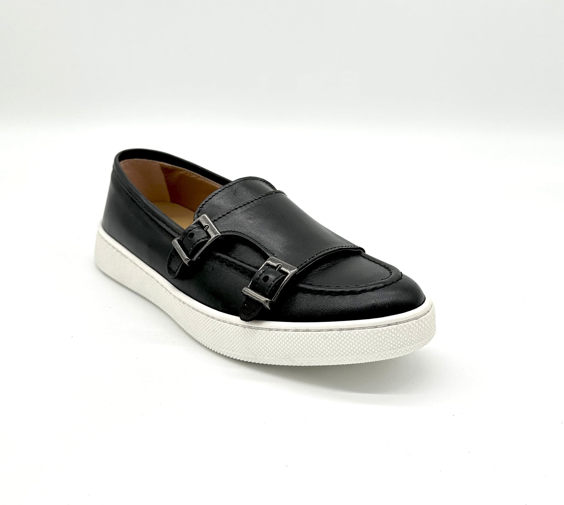 Mocassino doppia fibbia in pelle con suola sportiva - Auro Luxury Sport in Loafer e mocassini Affari di Famiglia - Sant’Angelo a Cupolo, commercioVirtuoso.it