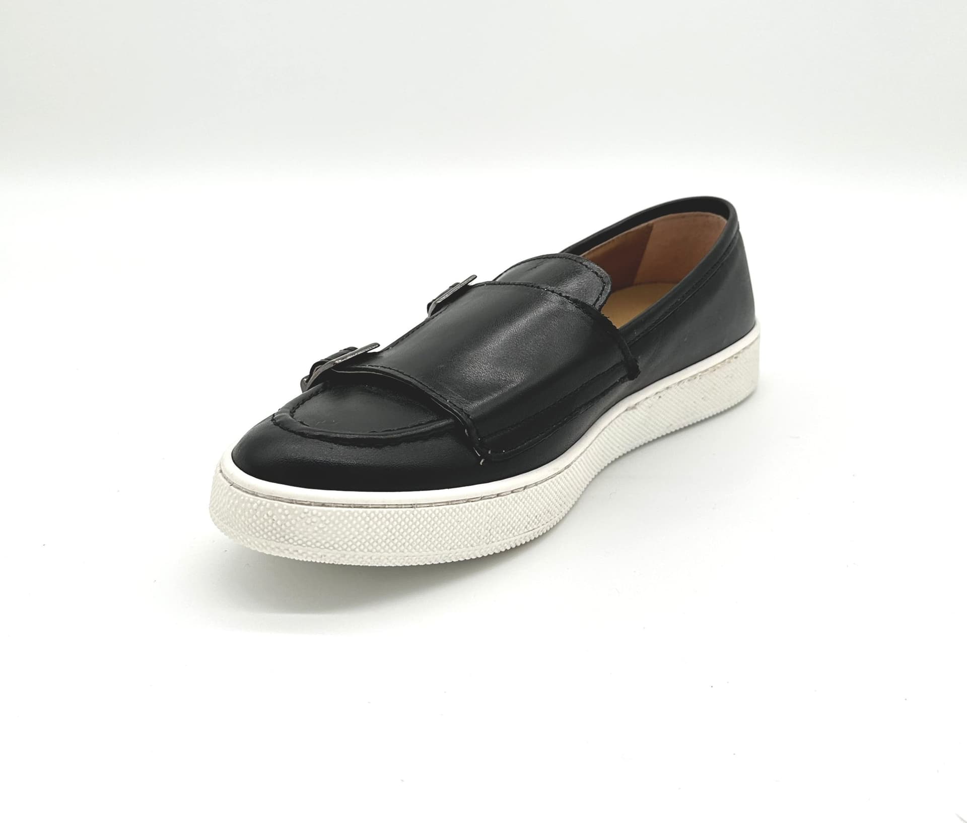 Mocassino doppia fibbia in pelle con suola sportiva - Auro Luxury Sport in Loafer e mocassini Affari di Famiglia - Sant’Angelo a Cupolo, commercioVirtuoso.it