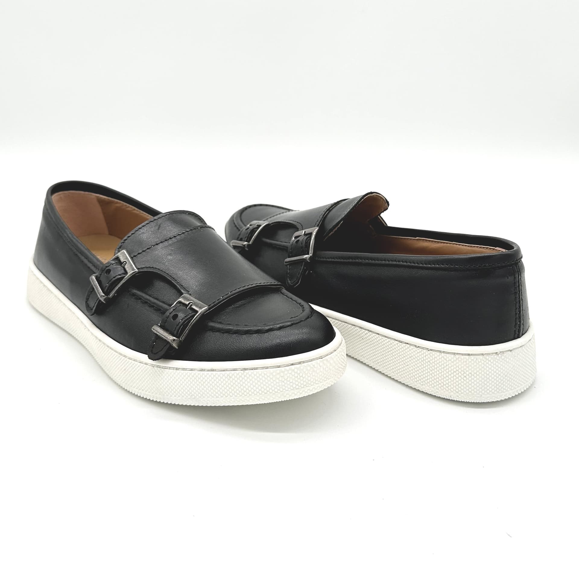 Mocassino doppia fibbia in pelle con suola sportiva - Auro Luxury Sport in Loafer e mocassini Affari di Famiglia - Sant’Angelo a Cupolo, commercioVirtuoso.it