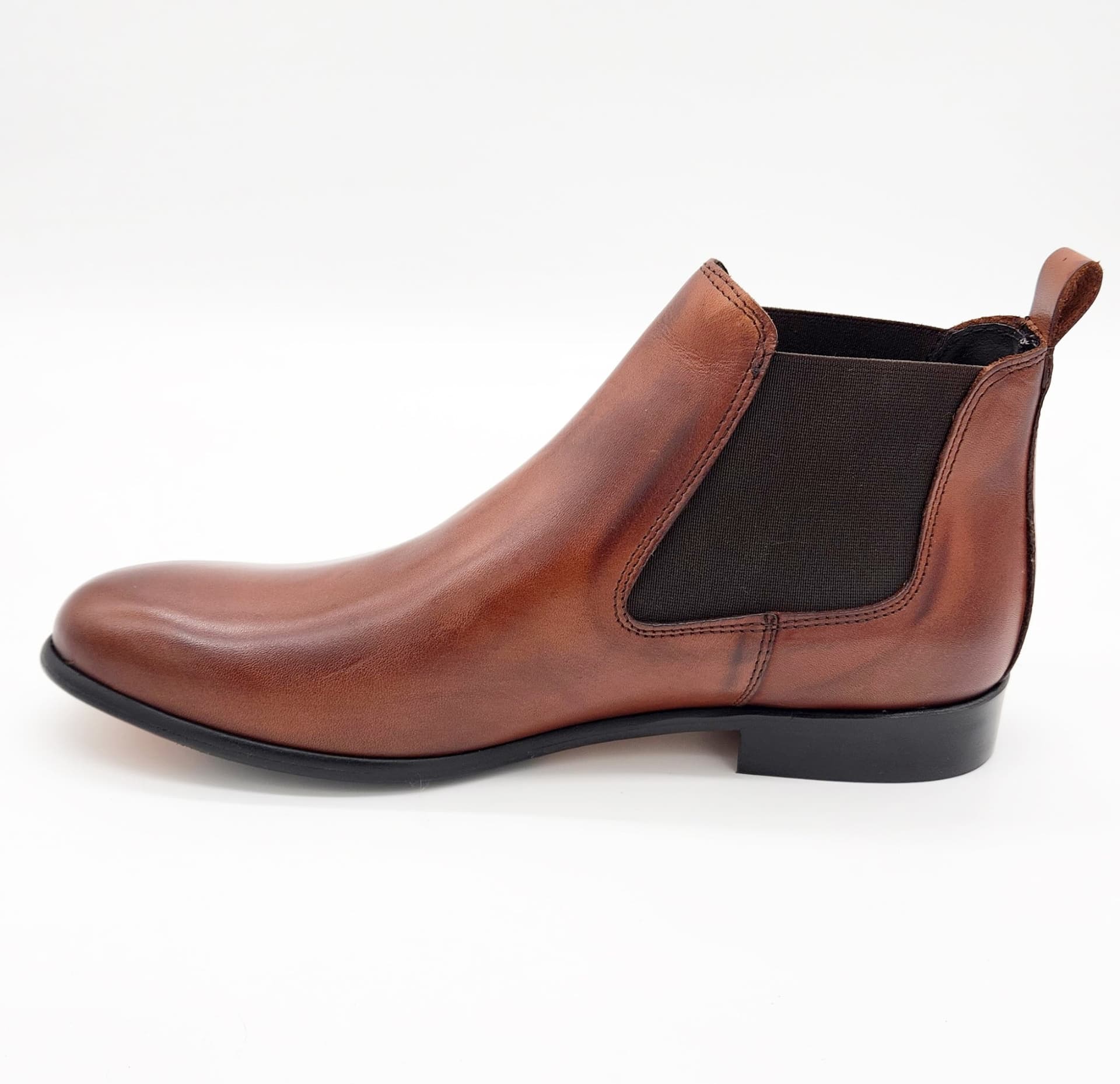 Auro Boots in Stivali Affari di Famiglia - Sant’Angelo a Cupolo, commercioVirtuoso.it