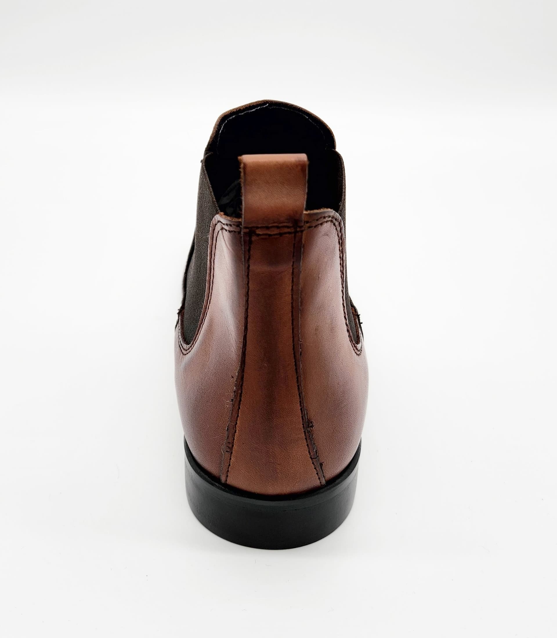 Auro Boots in Stivali Affari di Famiglia - Sant’Angelo a Cupolo, commercioVirtuoso.it