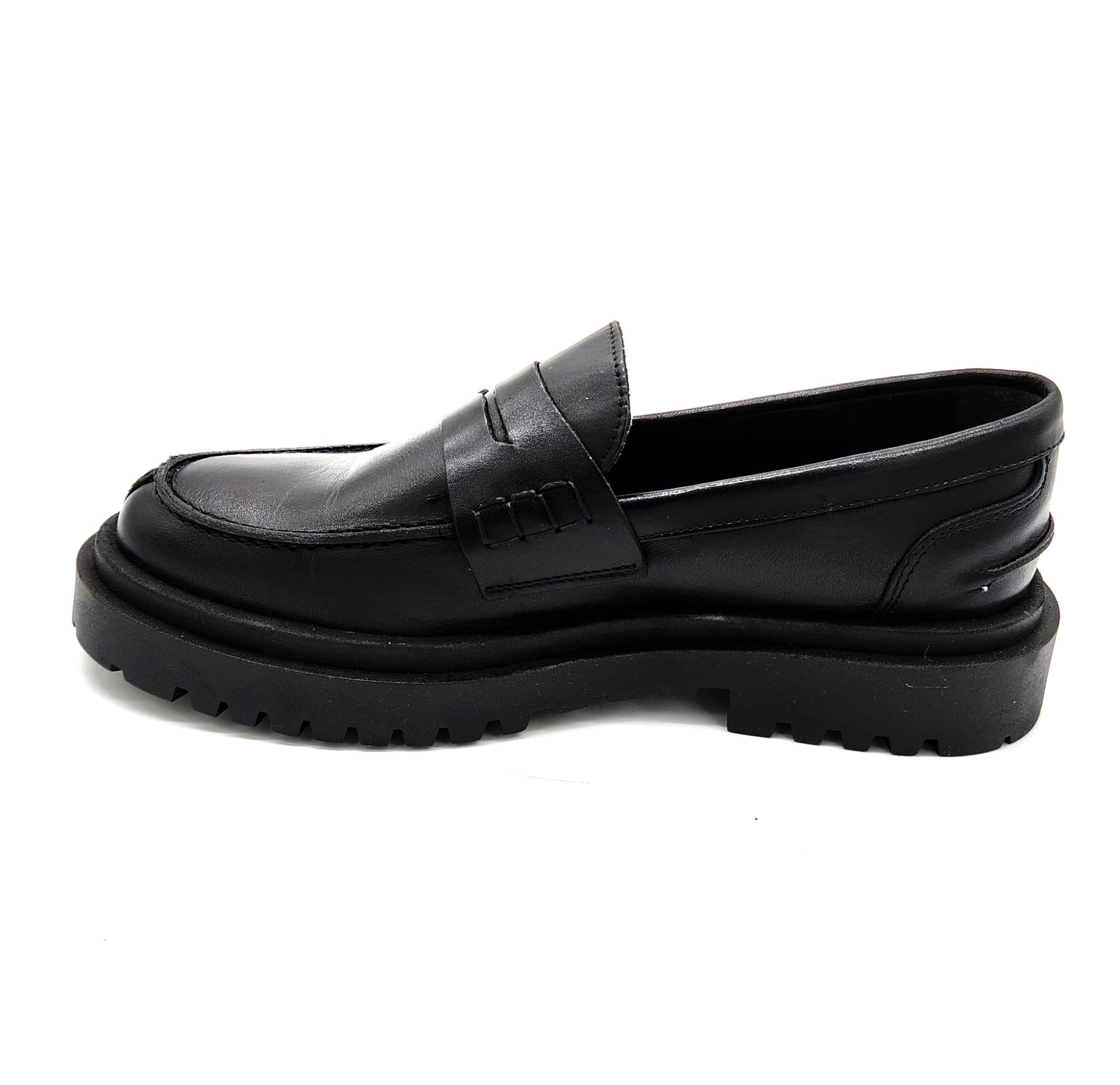 Auro Leon in Loafer e mocassini Affari di Famiglia - Sant’Angelo a Cupolo, commercioVirtuoso.it