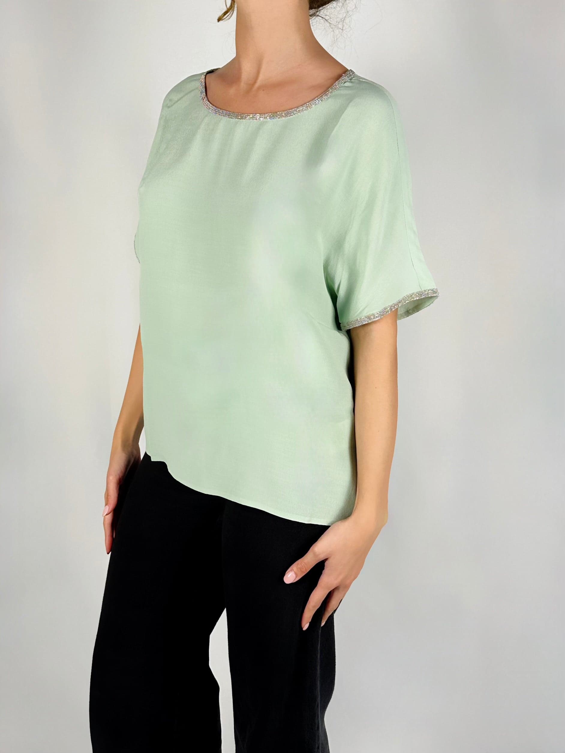 Kocca-Blusa-A-Maniche-Corte-Con-Rifiniture-Brillanti-Drultok-Verde-Polvere-Donna