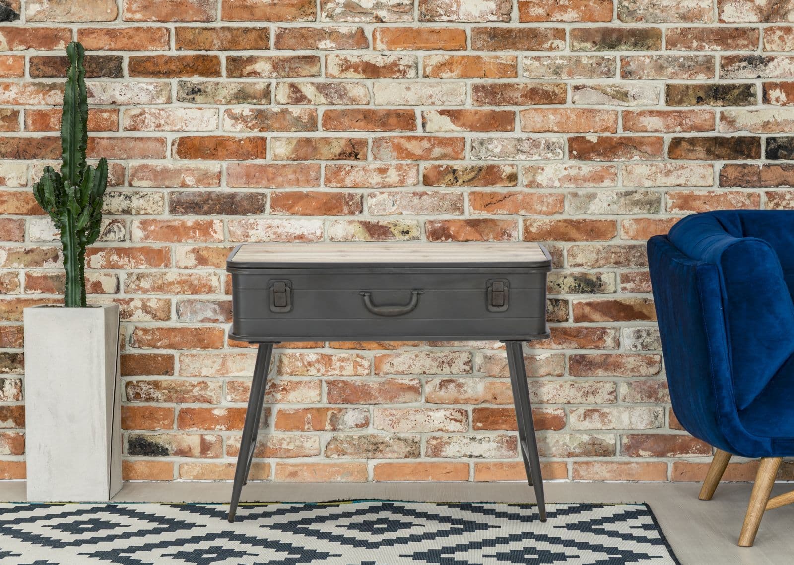 Panca-in-ferro-e-legno-con-contenitore-color-grigio-per-interni