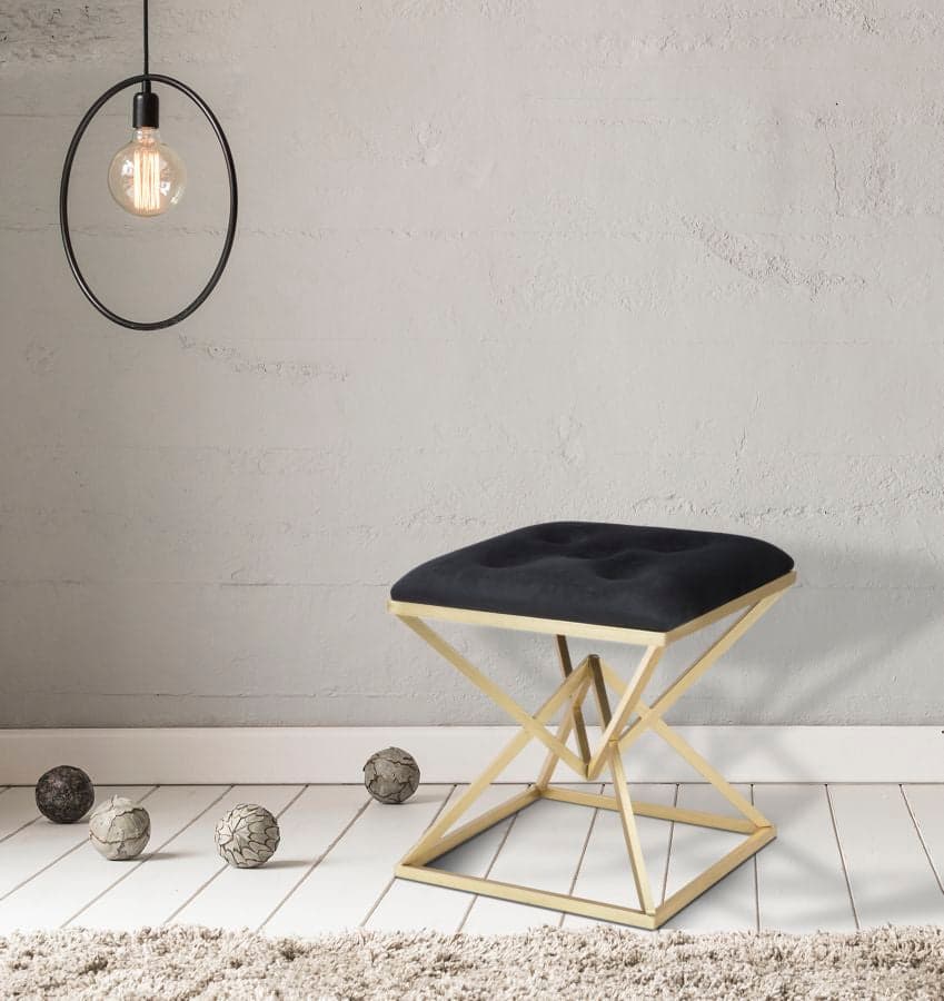 Sgabello "Piramid" quadrato in poliestere struttura in ferro color oro per interni in Sgabelli Decor Space - Altamura, commercioVirtuoso.it
