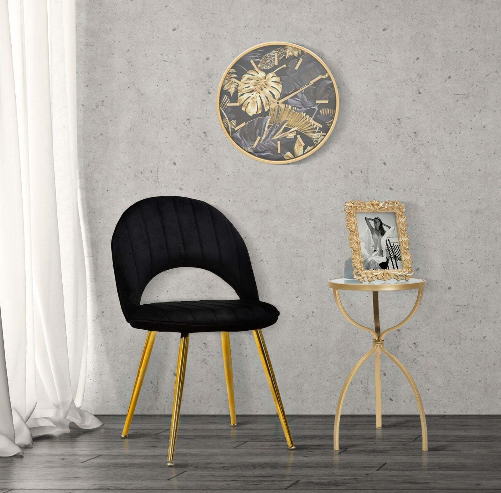Tavolinetto-tondo-in-metallo-color-oro-ripiano-in-vetro-per-interni