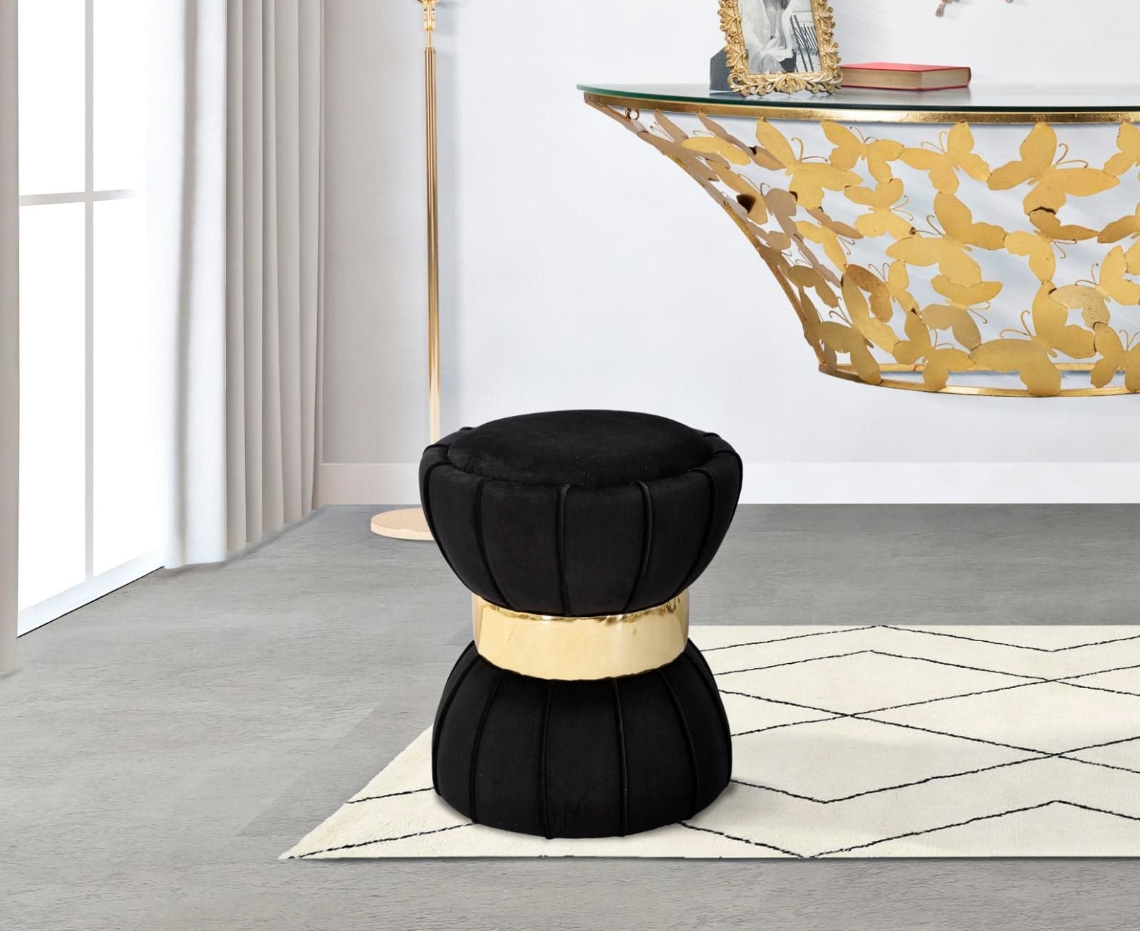 Sgabello "Flower" rotondo in velluto con fascia centrale color oro per interni in Sgabelli Decor Space - Altamura, commercioVirtuoso.it