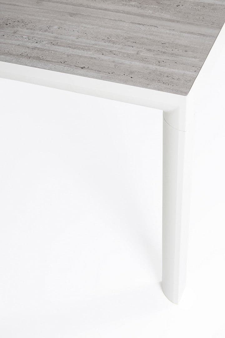Tavolo rettangolare "Mason" con struttura in alluminio, piano in ceramica in Tavoli standard Decor Space - Altamura, commercioVirtuoso.it