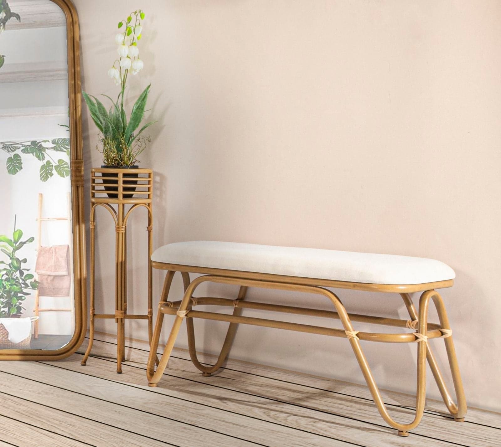 Porta vaso "Panama" con piedistallo in metallo con finiture in rattan per interni in Soprammobili Decor Space - Altamura, commercioVirtuoso.it