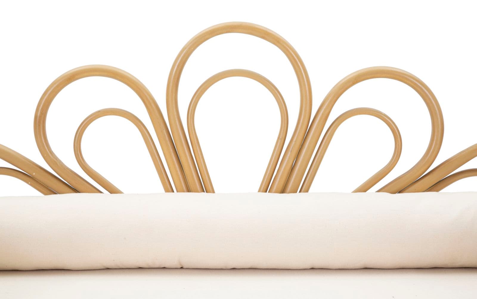 Panca "Panama" con braccioli e schienale in metallo, poliestere e rattan con cuscini per interni in Panche contenitore Decor Space - Altamura, commercioVirtuoso.it