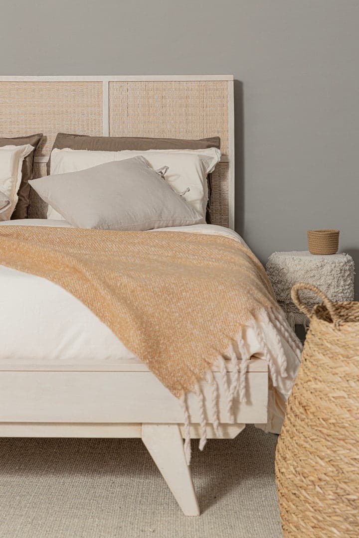 Letto a due posti "Sahana" con Struttura in legno di mango, stile moderno in Materassi Decor Space - Altamura, commercioVirtuoso.it