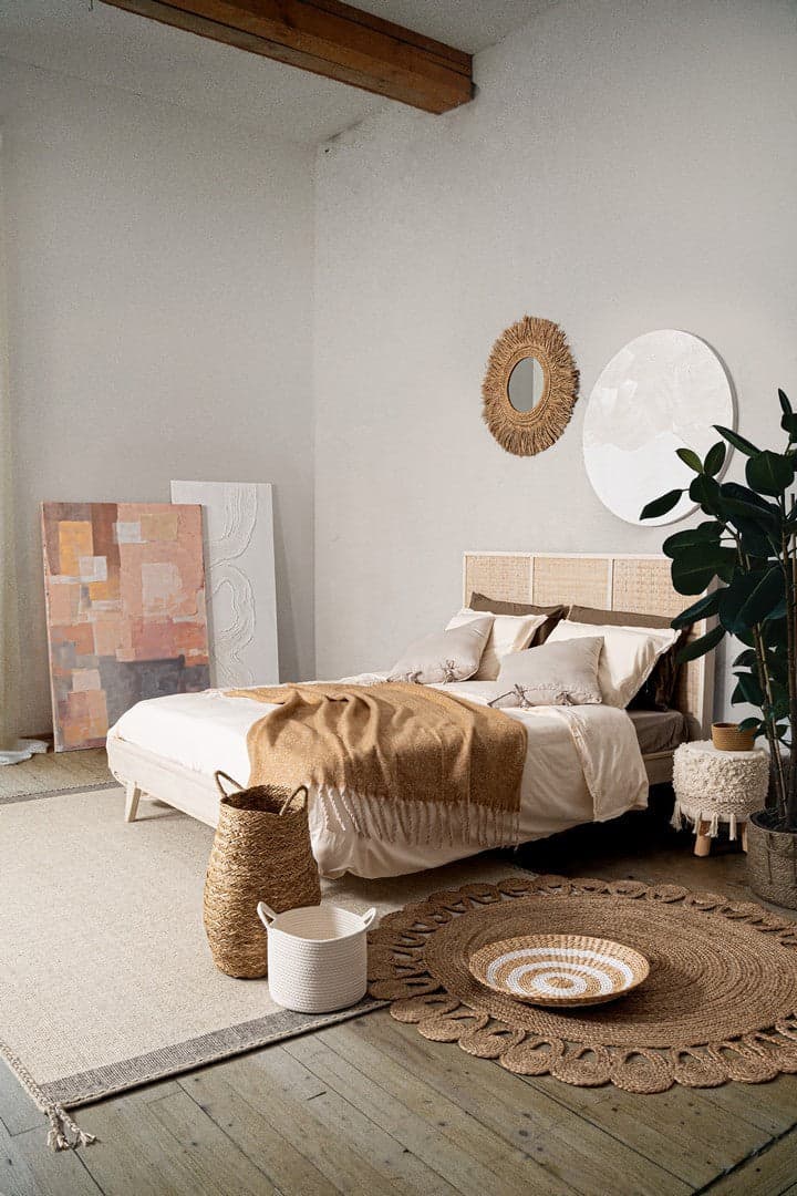 Letto a due posti "Sahana" con Struttura in legno di mango, stile moderno in Materassi Decor Space - Altamura, commercioVirtuoso.it