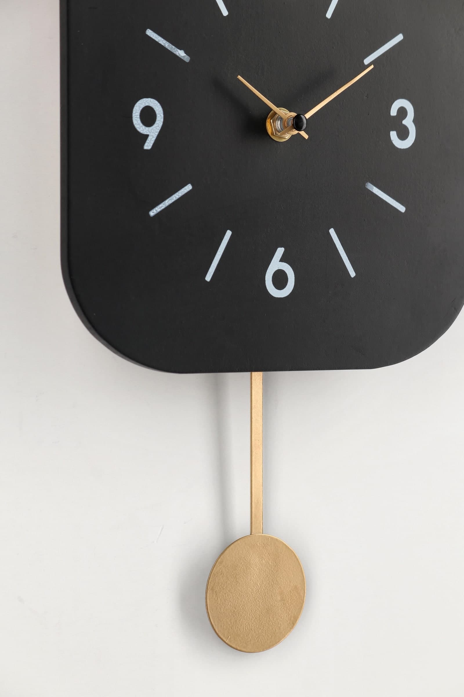 Orologio da parete "Home" con pendolo in acciaio a batteria 24x5,5x37,5 h cm in Orologi da parete Decor Space - Altamura, commercioVirtuoso.it