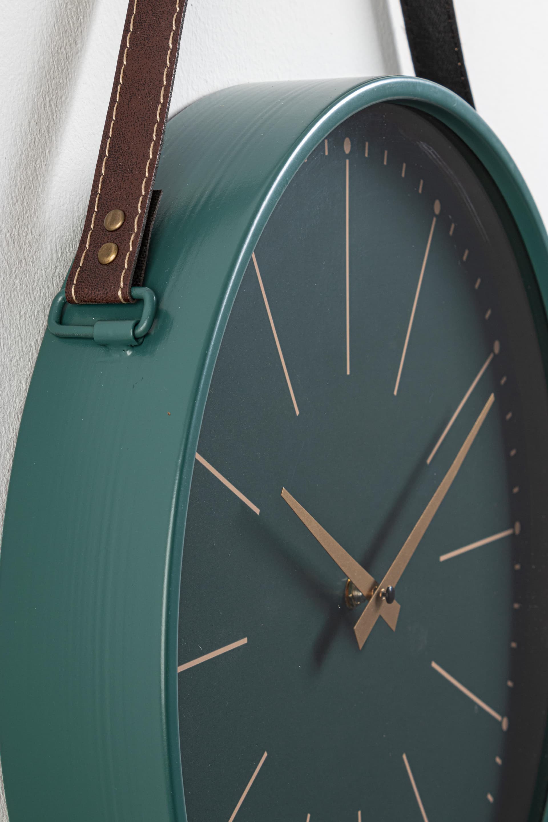 Orologio da parete "Timely"  in acciaio a batteria h 40x6x66 cm in Orologi da parete Decor Space - Altamura, commercioVirtuoso.it