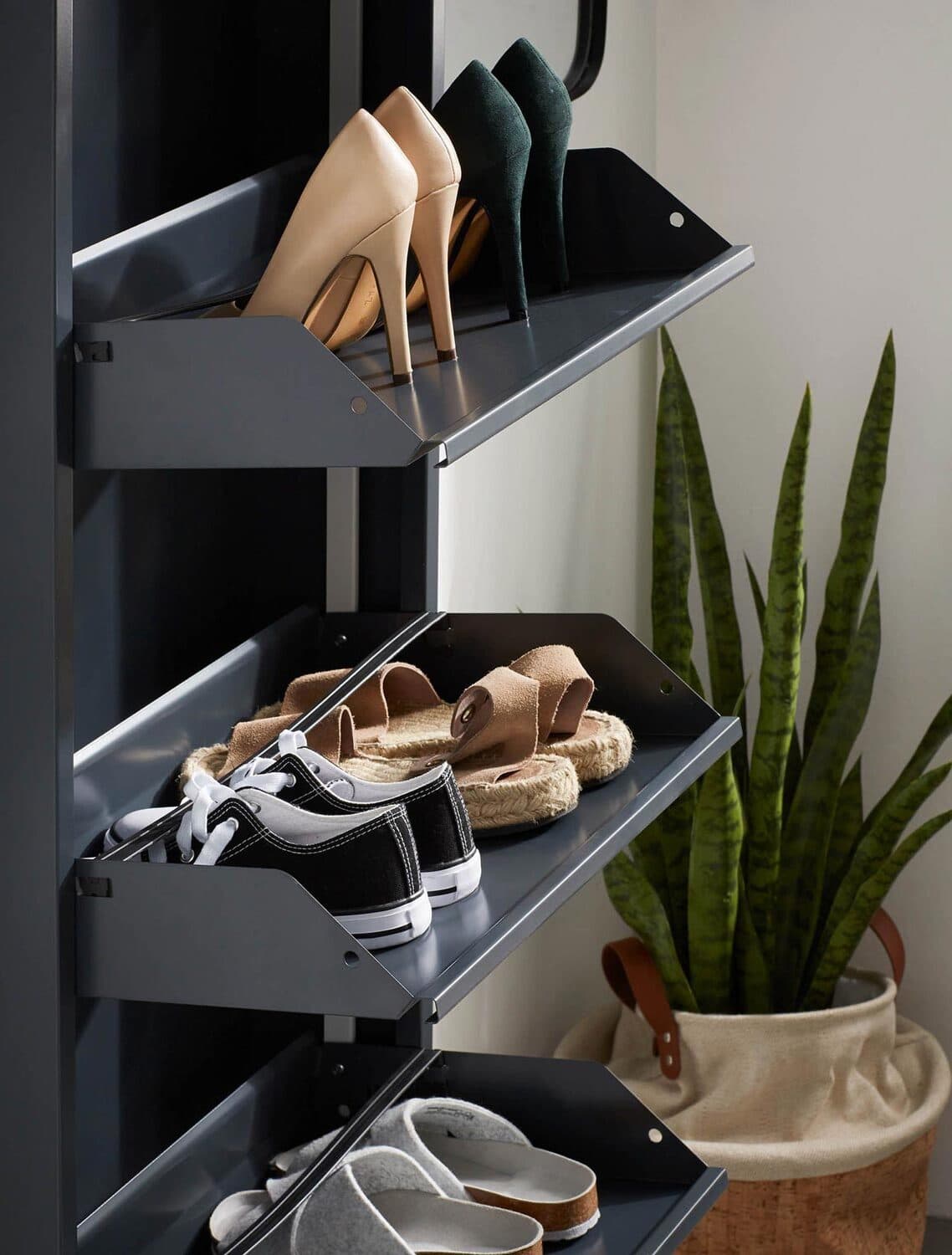 Scarpiera-Slim-in-metallo-Nero-con-ante-basculanti-porta-scarpe-salvaspazio-da-interno
