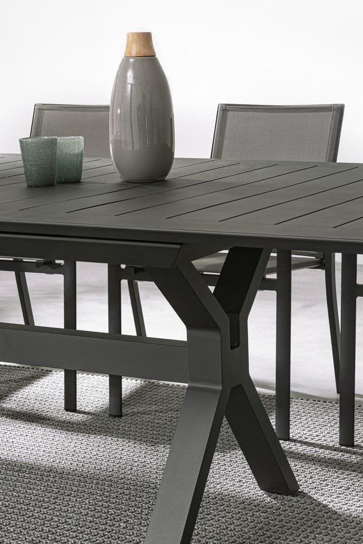 Tavolo allungabile "Kenyon" con struttura in alluminio, prolunga centrale, per esterno in Tavoli standard Decor Space - Altamura, commercioVirtuoso.it