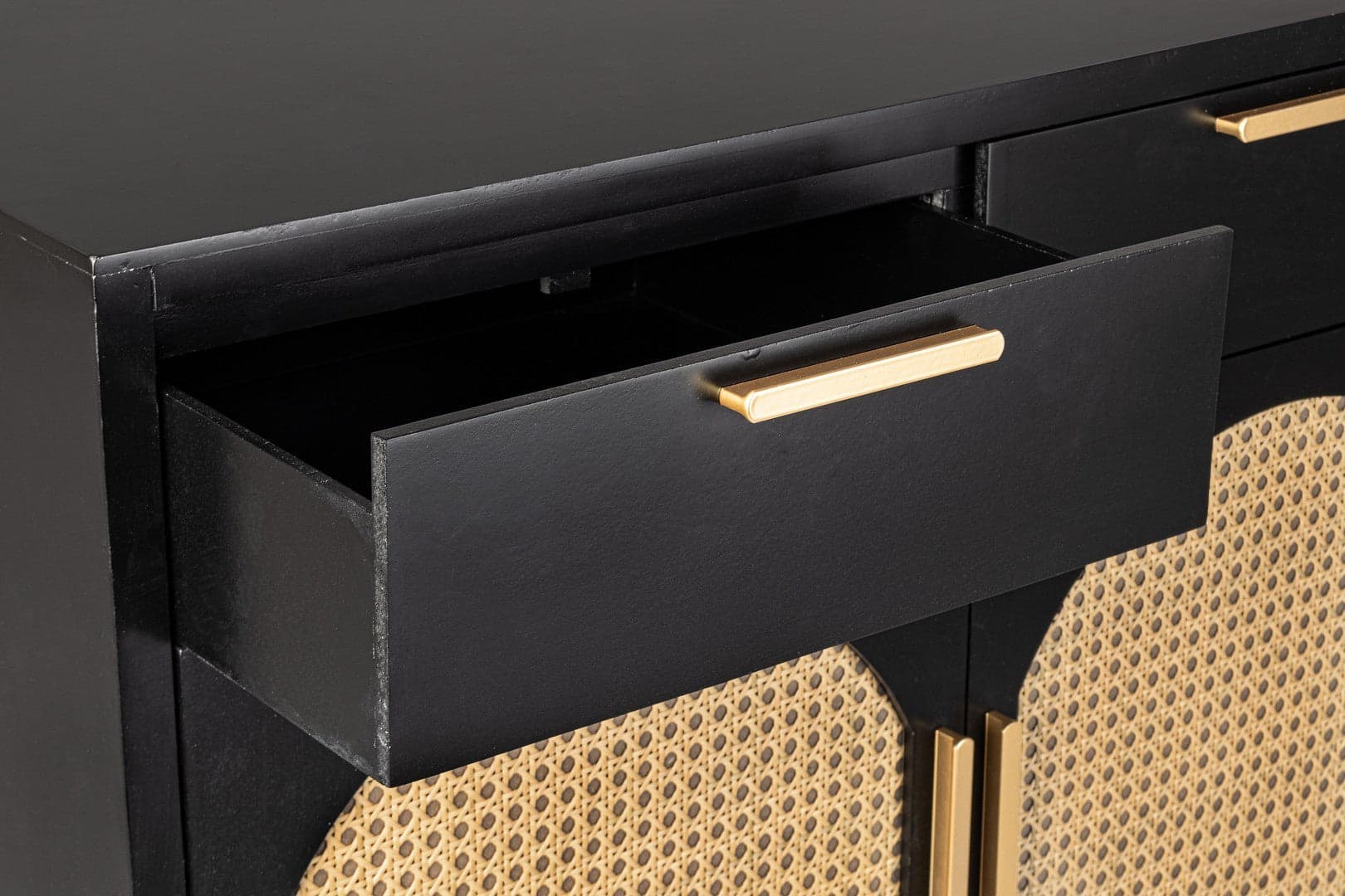 Mobile credenza "Josine" in mdf-legno di pino, inserti in rattan in Credenze Decor Space - Altamura, commercioVirtuoso.it