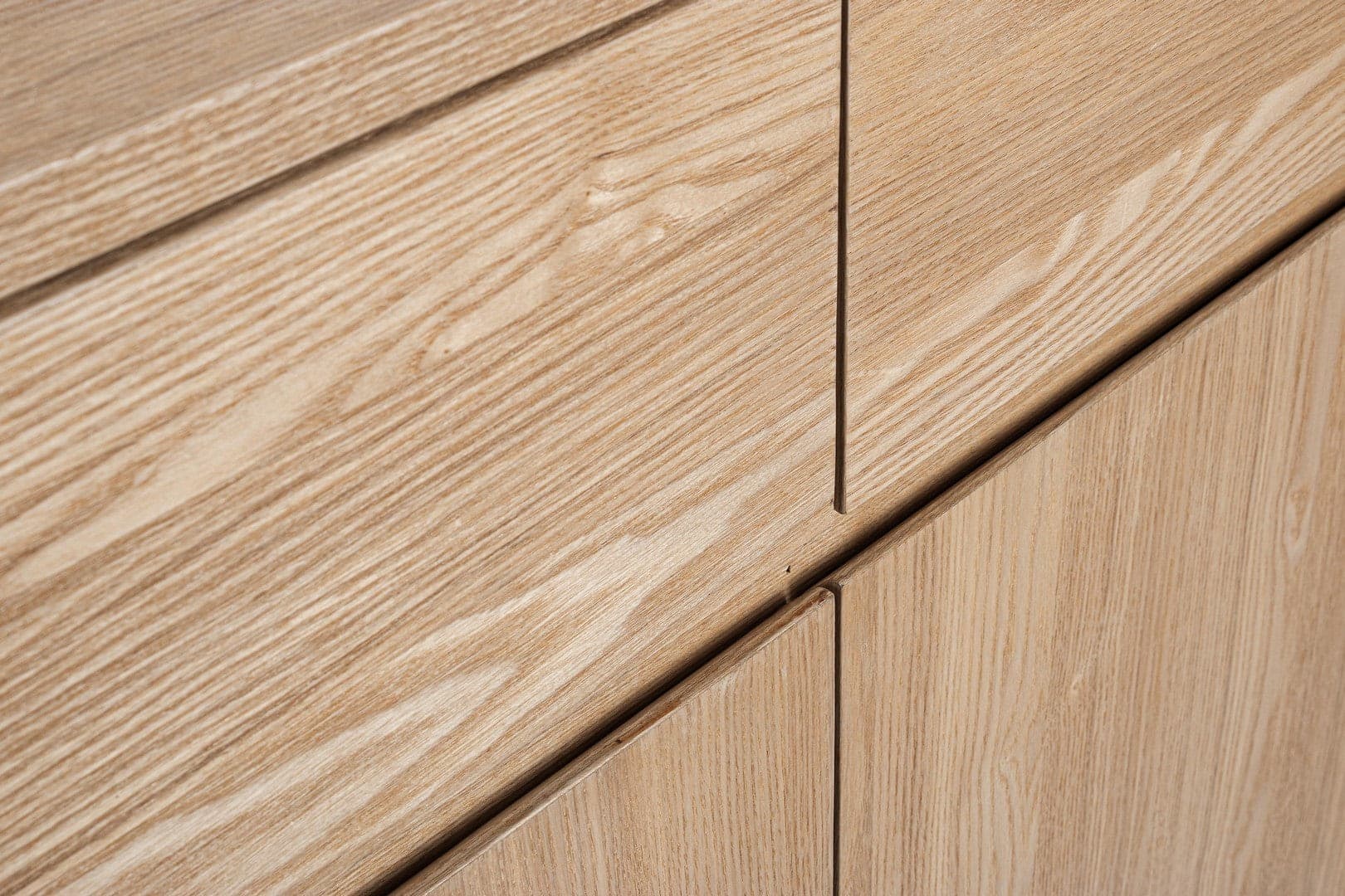 Mobile credenza "Widald" in mdf-legno di frassino, gambe in acciaio, per interno - 40