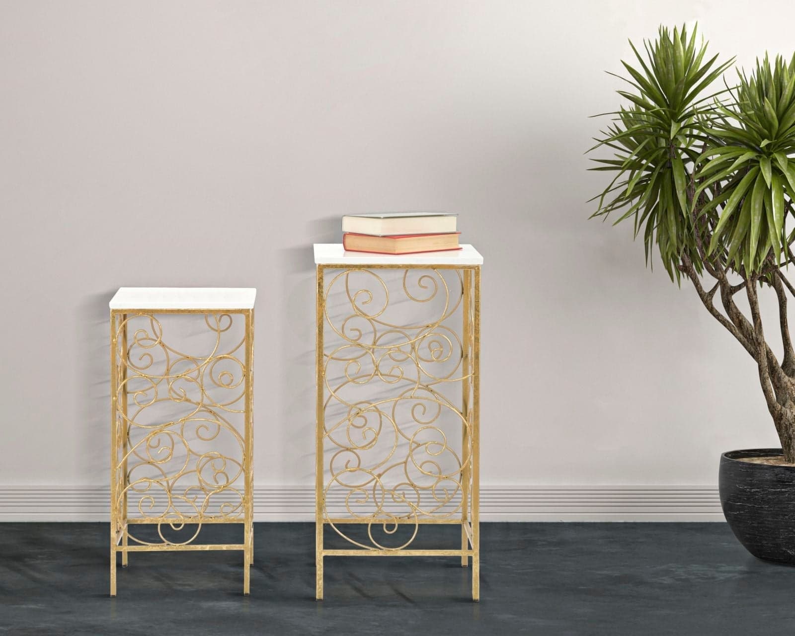 Tavolinetti porta telefono "Spiral" struttura in ferro color oro e vetro per interni set da 2 in Console e tavoli da divano Decor Space - Altamura, commercioVirtuoso.it
