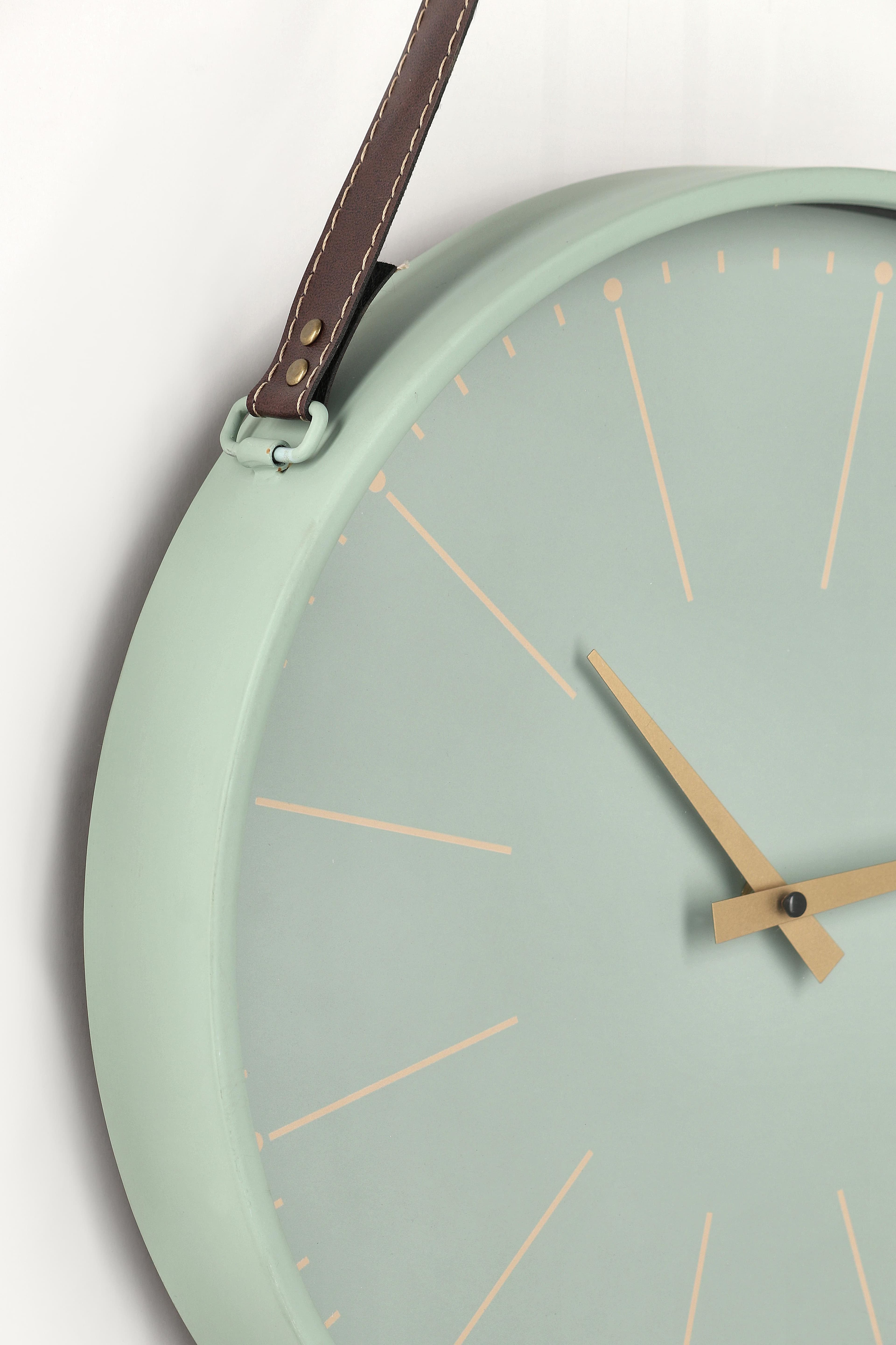 Orologio da parete "Timely" in acciaio a batteria 40x6x66 h cm in Orologi da parete Decor Space - Altamura, commercioVirtuoso.it
