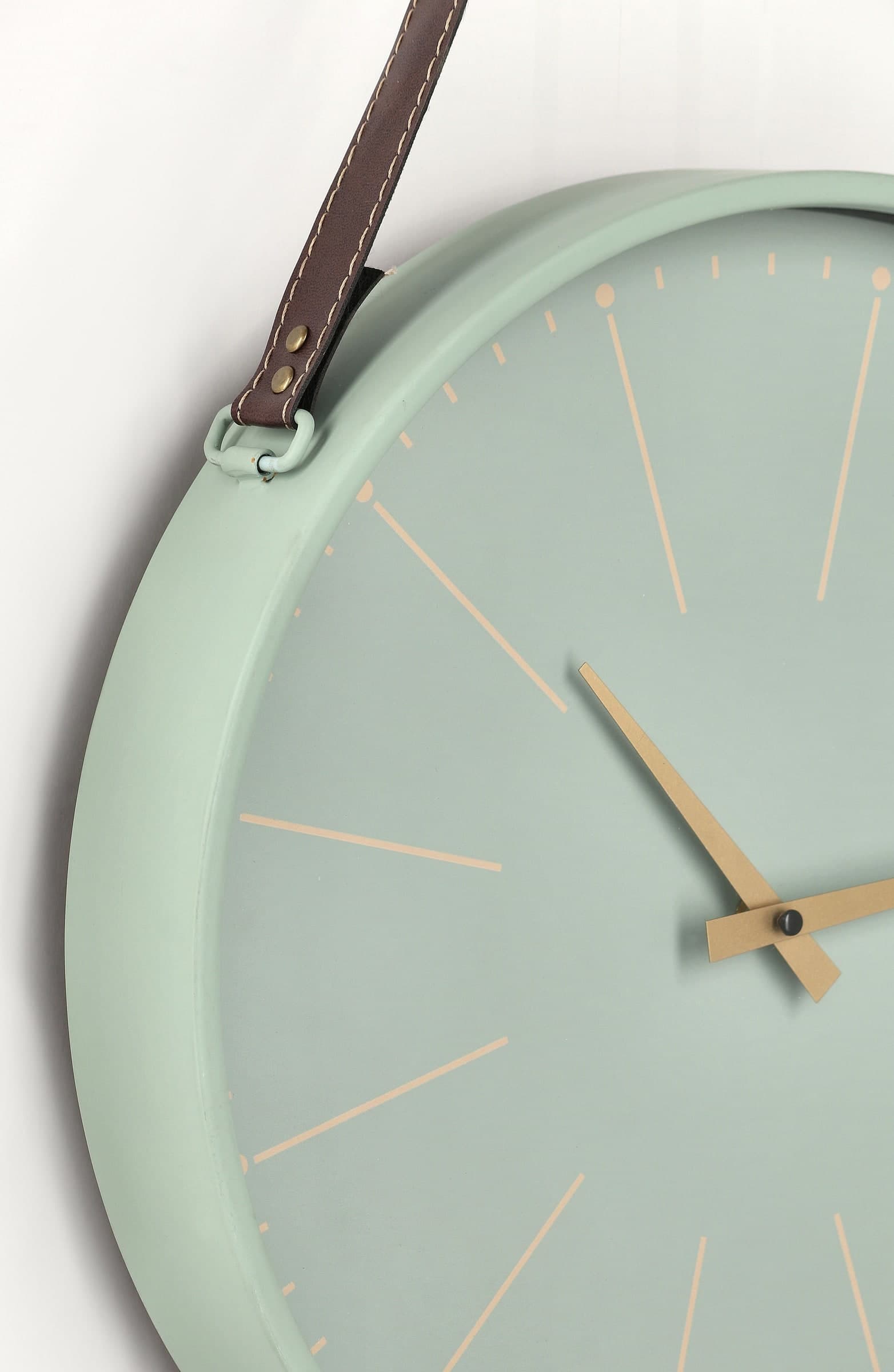 Orologio da parete "Timely" in acciaio a batteria 40x6x66 h cm in Orologi da parete Decor Space - Altamura, commercioVirtuoso.it
