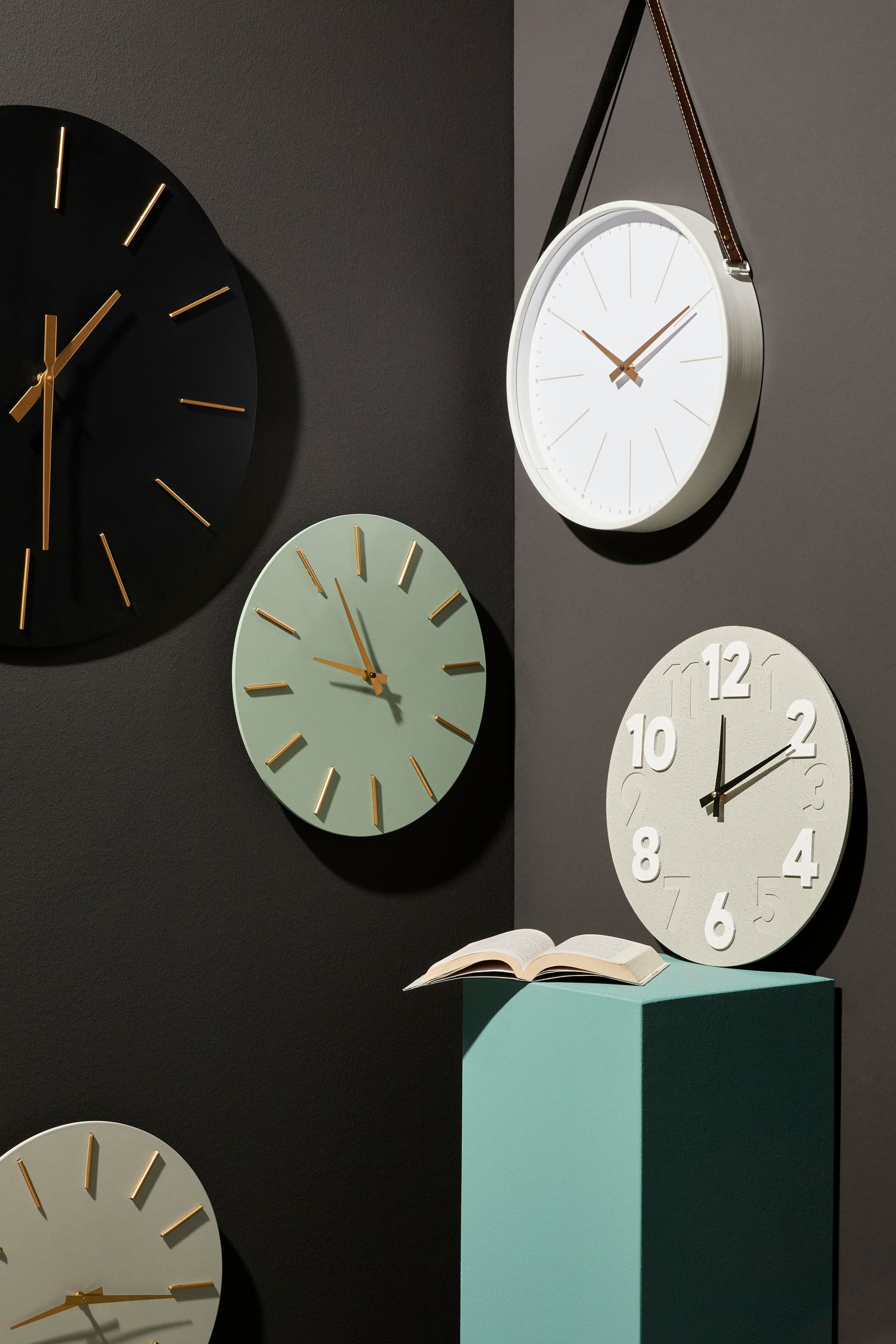 Orologio da parete in mdf a batteria "Timing" Ø 40x4,5 h cm in Orologi da parete Decor Space - Altamura, commercioVirtuoso.it