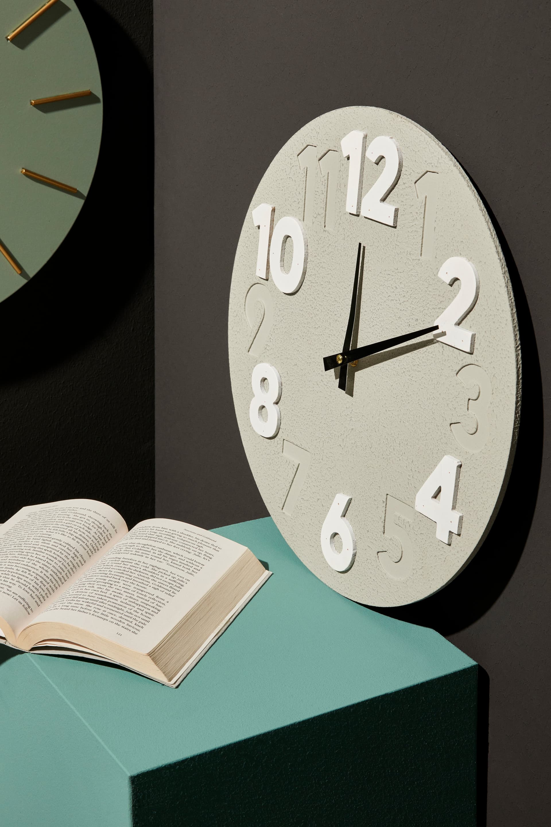 Orologio da parete in mdf a batteria "Timing" Ø 40x4,5 h cm in Orologi da parete Decor Space - Altamura, commercioVirtuoso.it