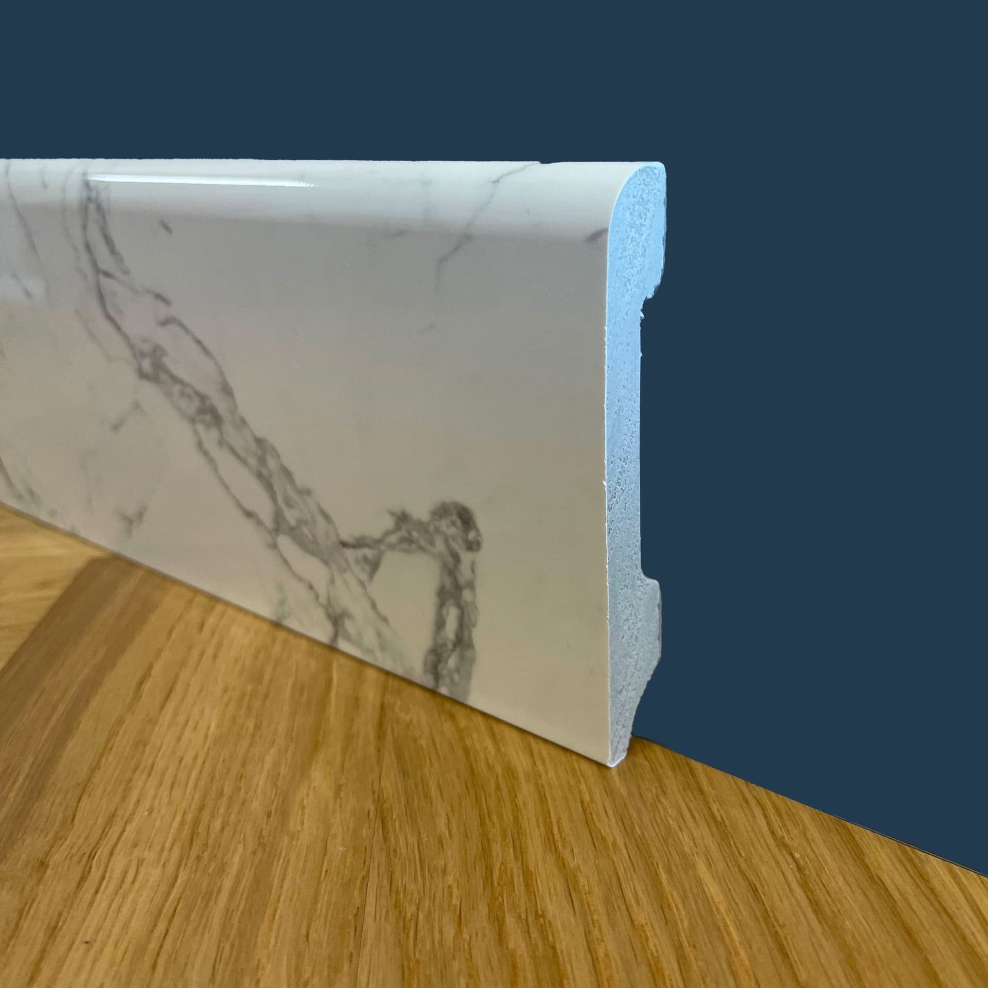 Battiscopa BC Lucido MARMO CARRARA 85x14x2000mm in POLIMERI - Polistrutturato - Eternal Parquet