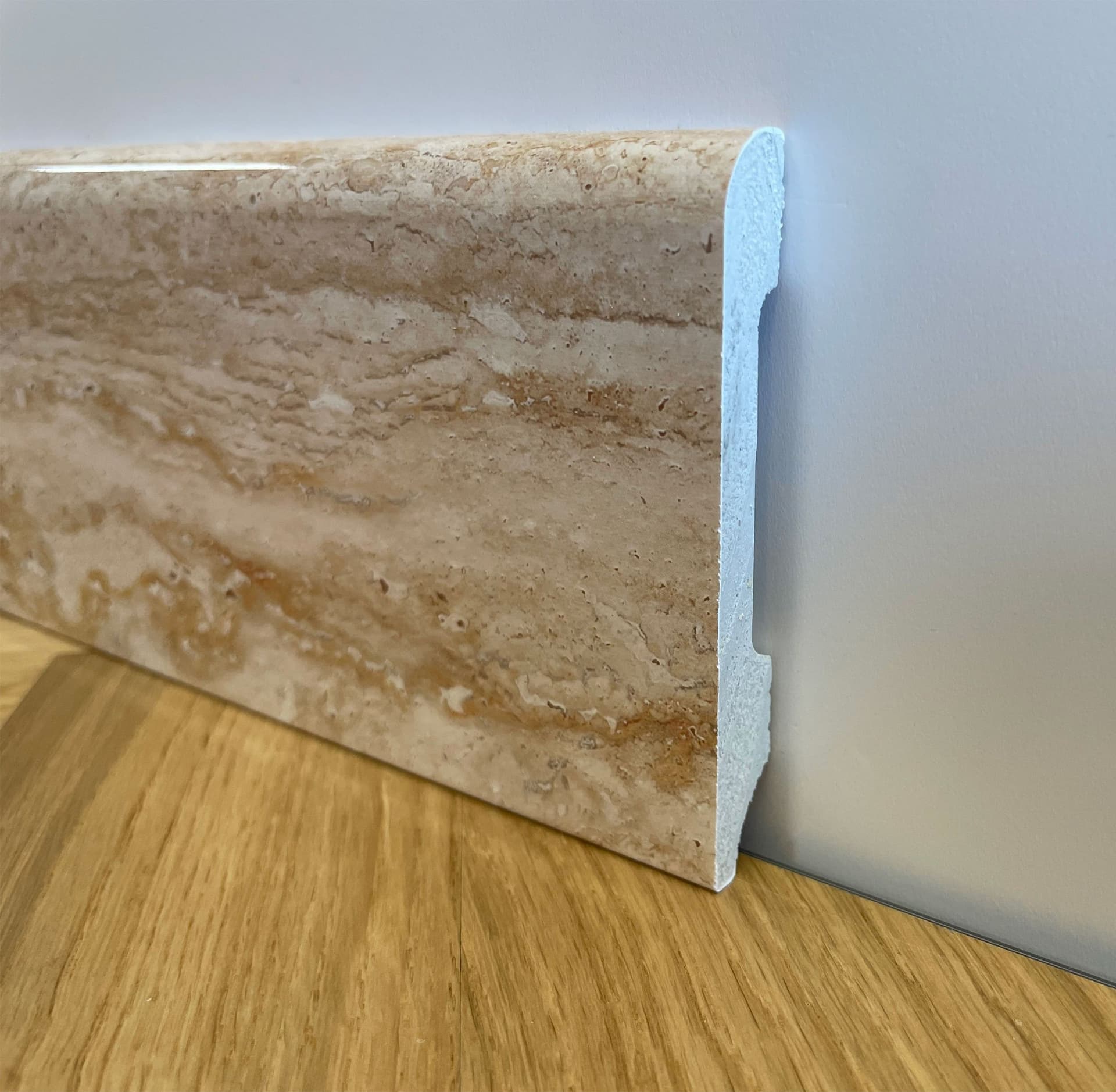 Bancale da 104ml di Battiscopa BC Lucido TRAVERTINO 85x14x2000mm in POLIMERI - Eternal Parquet