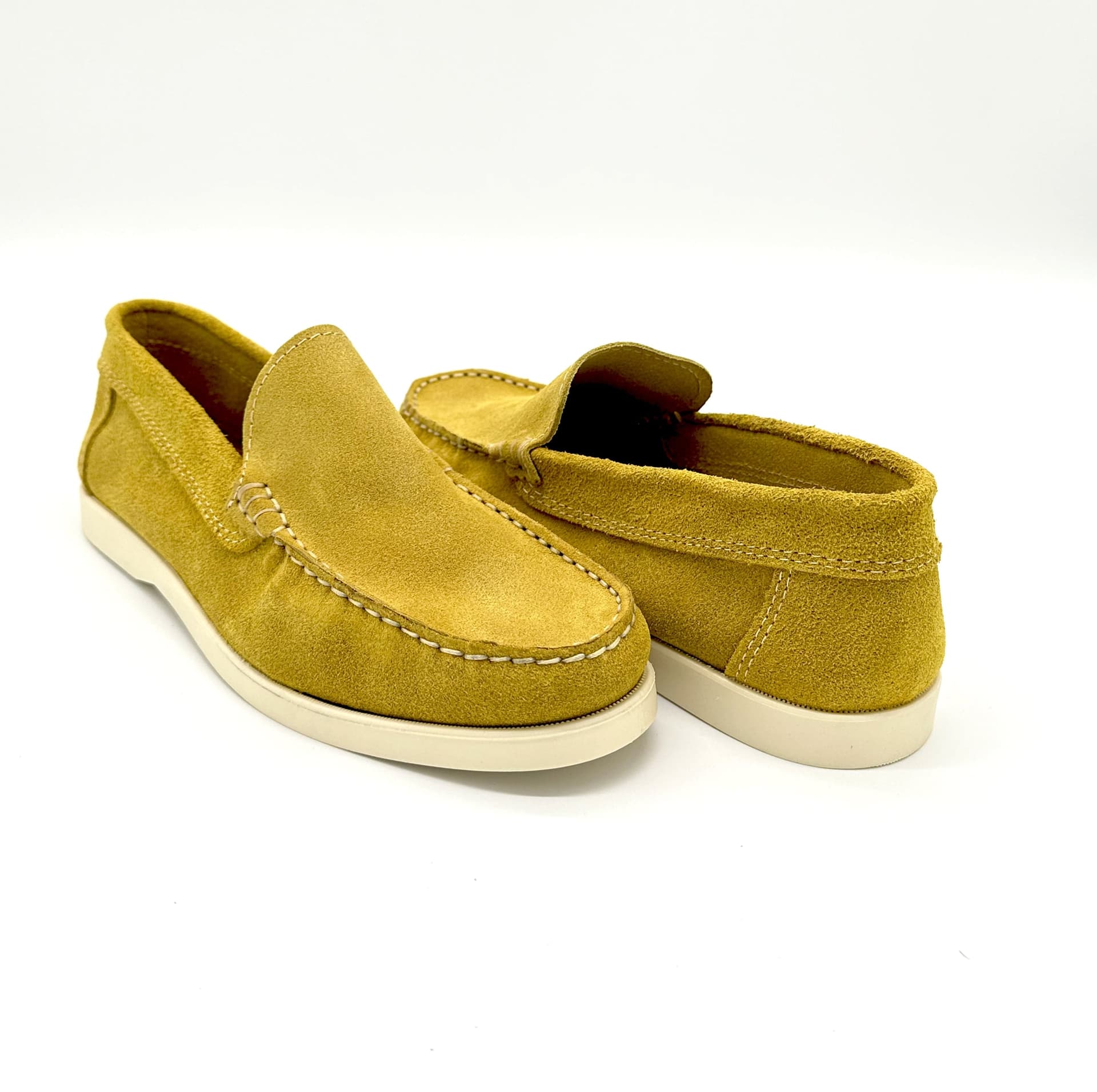 Mocassini Uomo In Camoscio Suola In Cuoio Mocassino Scamosciato in Loafer e mocassini Affari di Famiglia - Sant’Angelo a Cupolo, commercioVirtuoso.it