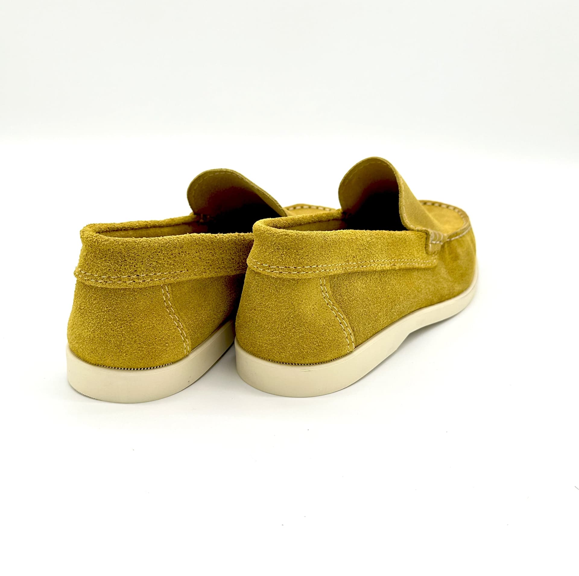 Mocassini Uomo In Camoscio Suola In Cuoio Mocassino Scamosciato in Loafer e mocassini Affari di Famiglia - Sant’Angelo a Cupolo, commercioVirtuoso.it