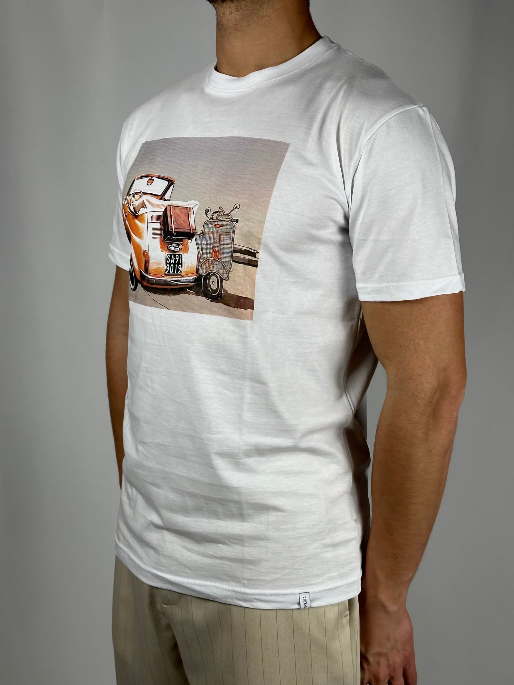 T-shirt-grafica-girocollo-con-macchina