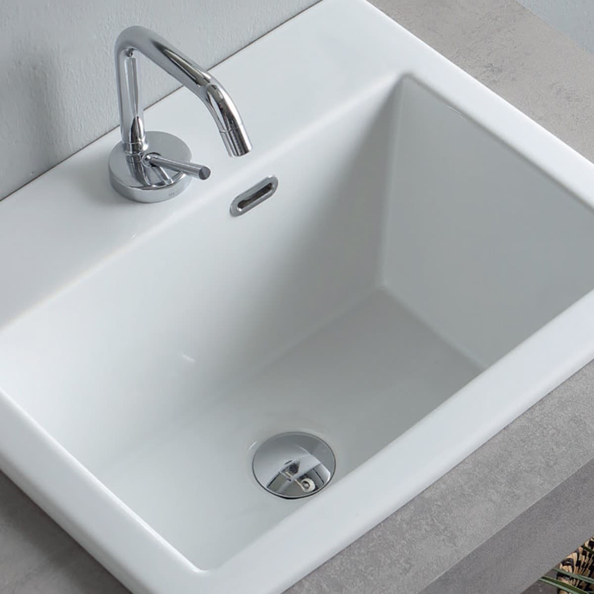 Mobile-lavanderia-sospeso-di-design-colore-Olmo-Naturale-con-lavandino-classico