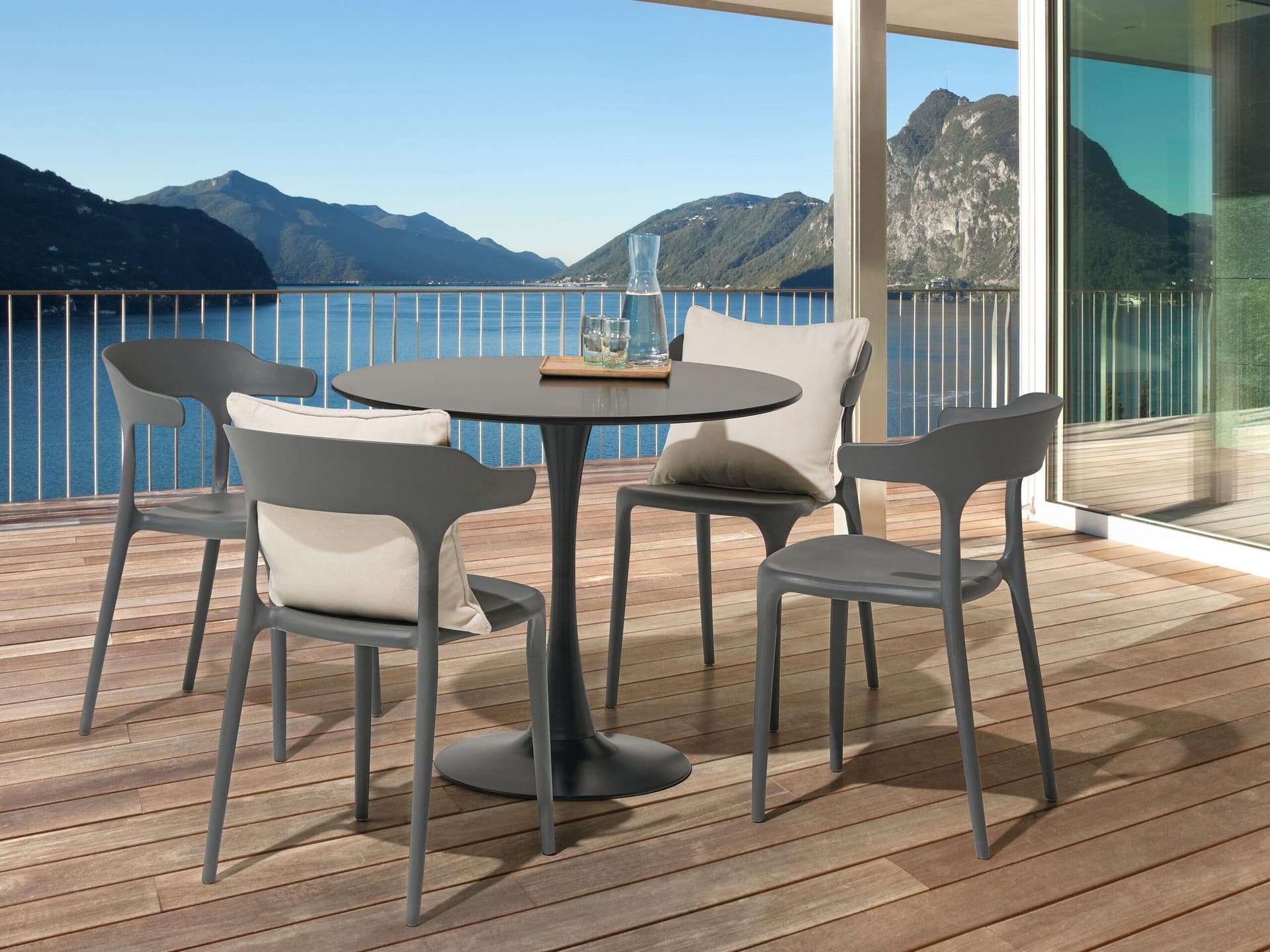 Sedia in Polipropilene Milano impilabile da interno ed esterno in Sedie per tavolo da giardino Decor Space - Altamura, commercioVirtuoso.it