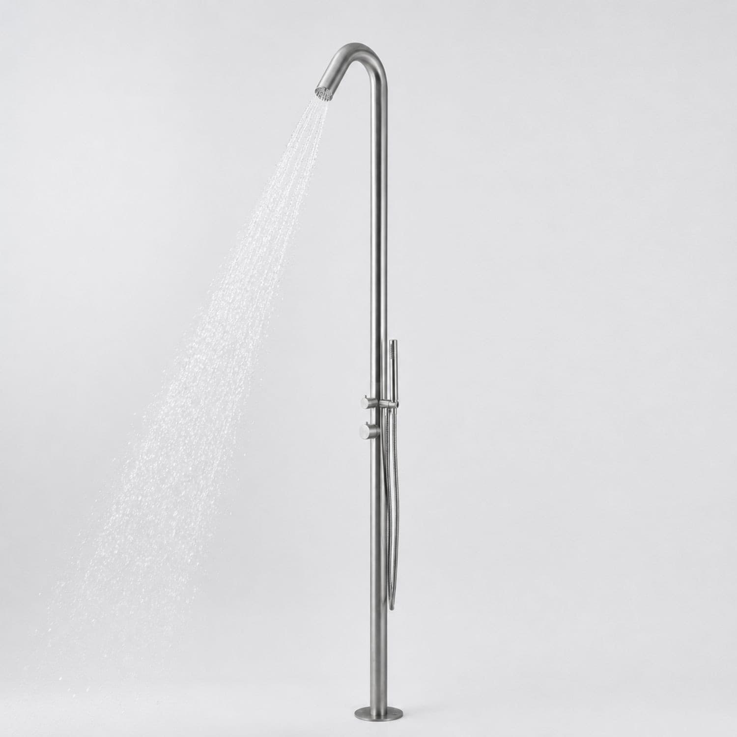 Colonna-doccia-da-esterno-Leccio-a-pavimento-inox-spazzolato-acqua-calda-e-fredda